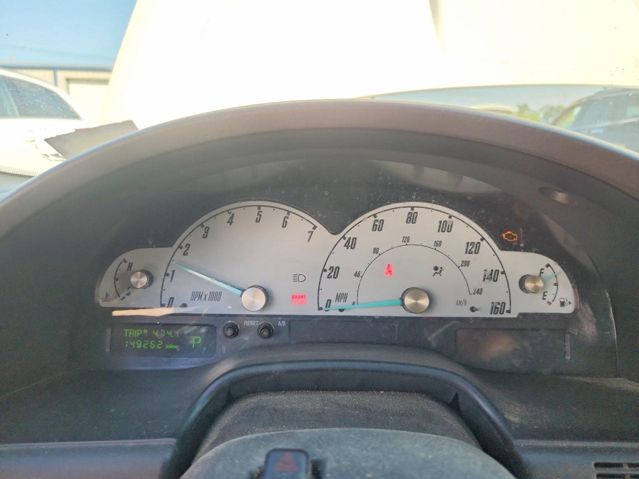 2002 Ford Thunderbird White vin: 1FAHP60A52Y114841