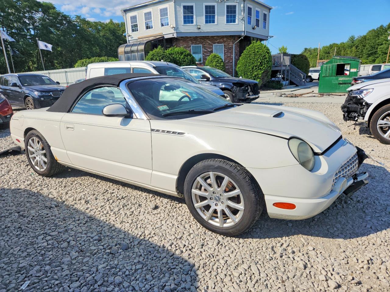 2002 Ford Thunderbird White vin: 1FAHP60A52Y114841