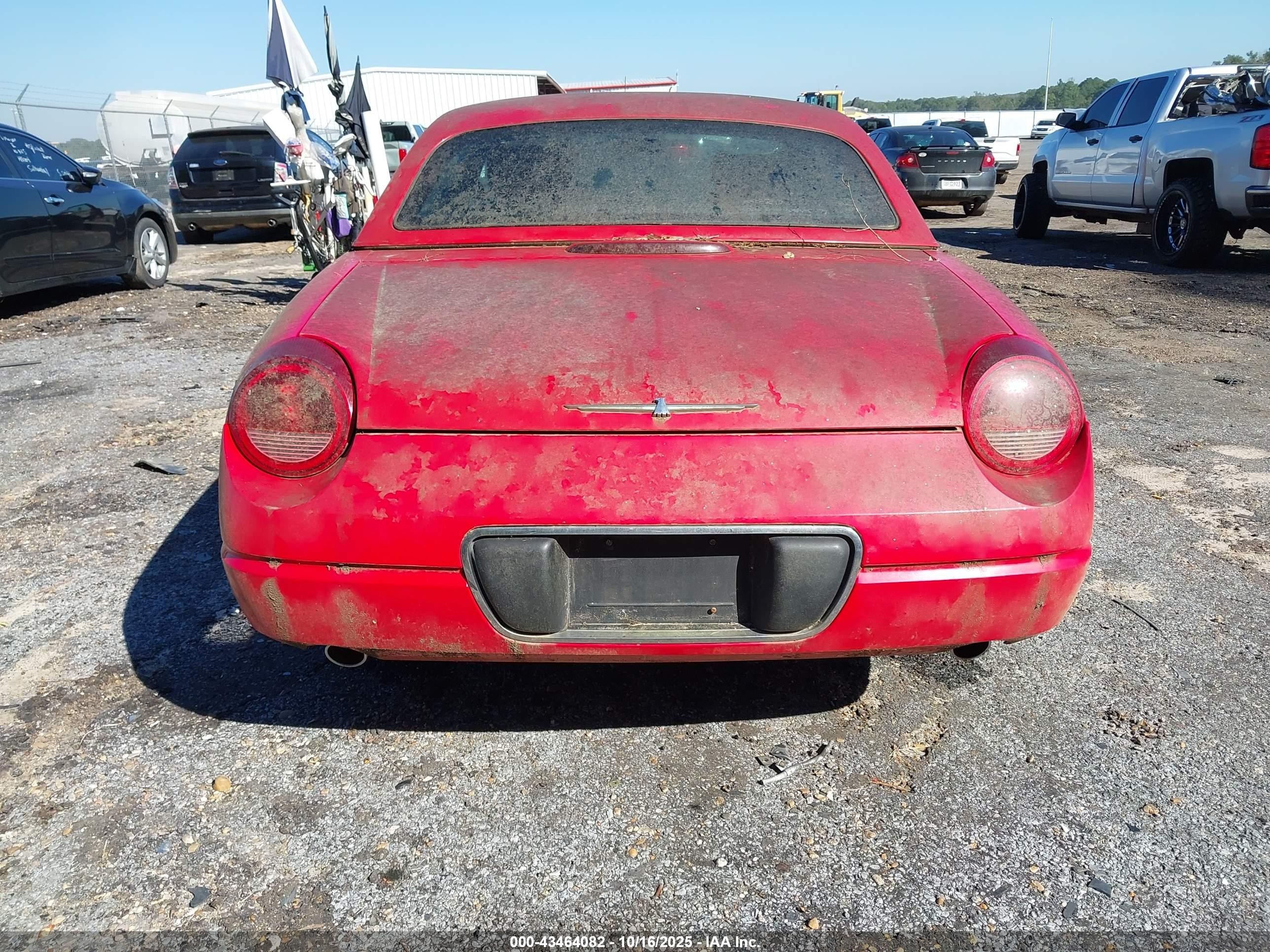 2003 Ford Thunderbird   Red vin: 1FAHP60A83Y103351
