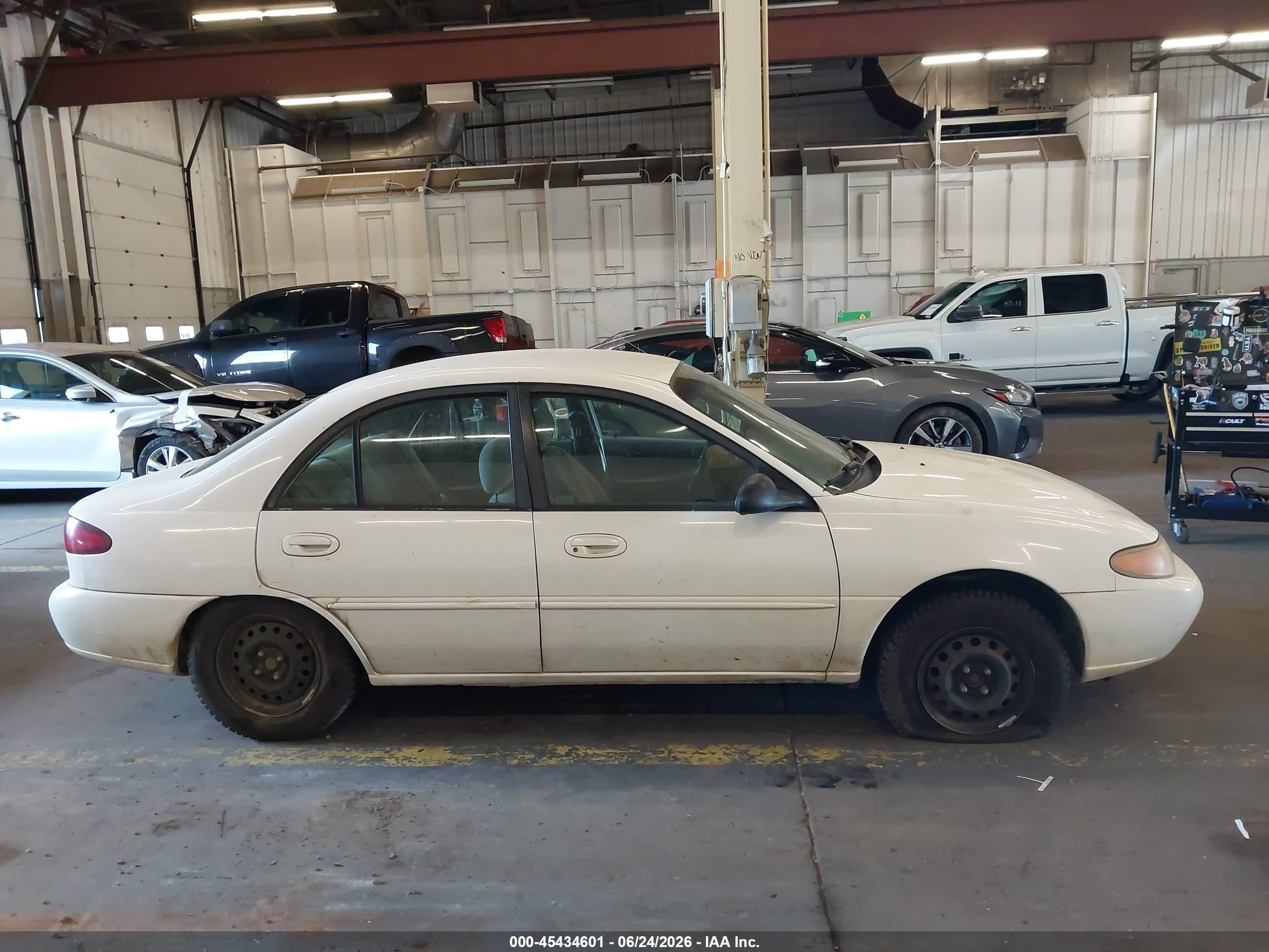 1997 Ford Escort Lx Белый vin: 1FALP13P0VW312644
