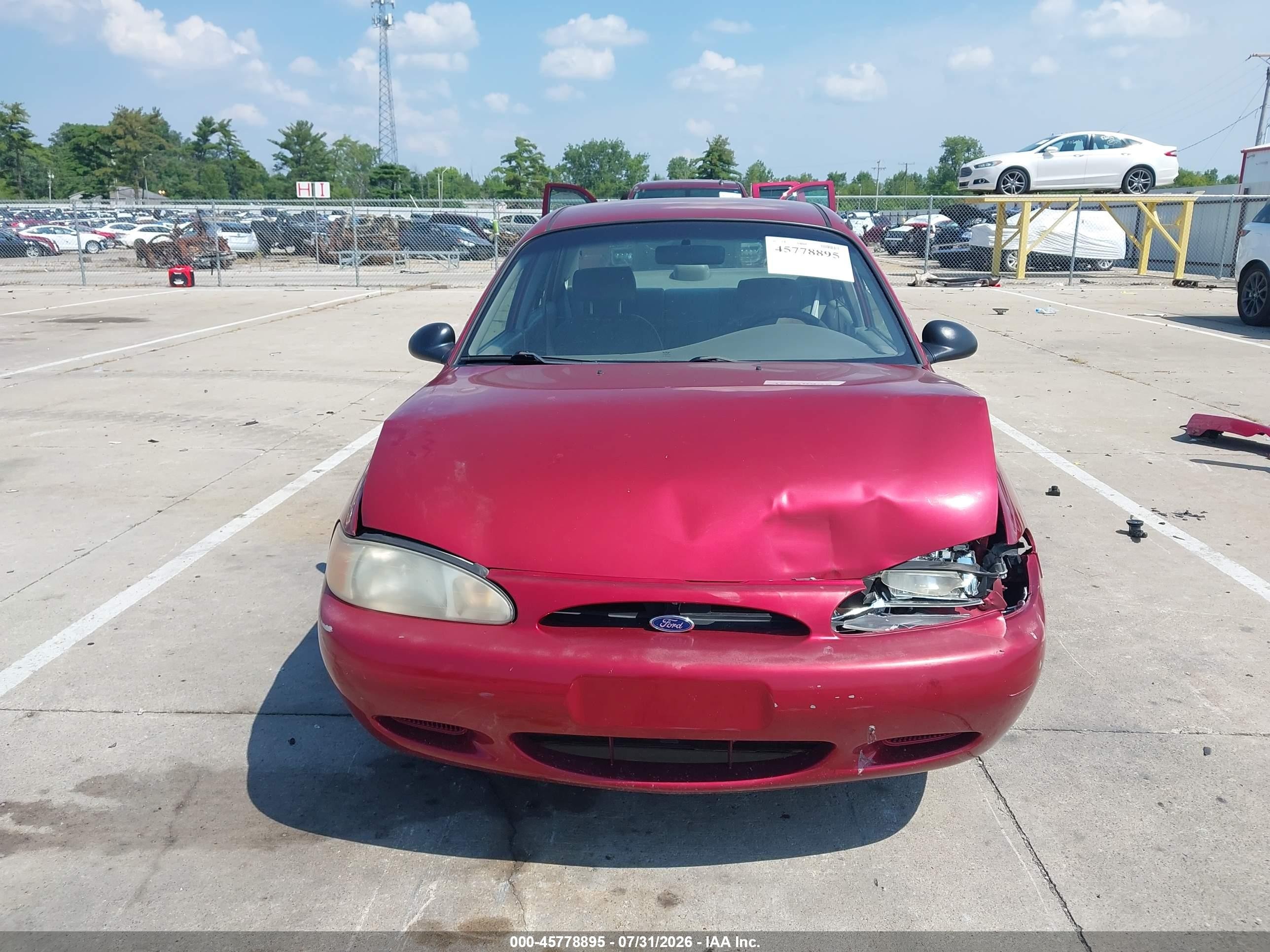 1998 Ford Escort Se Red vin: 1FALP13P9WW106868