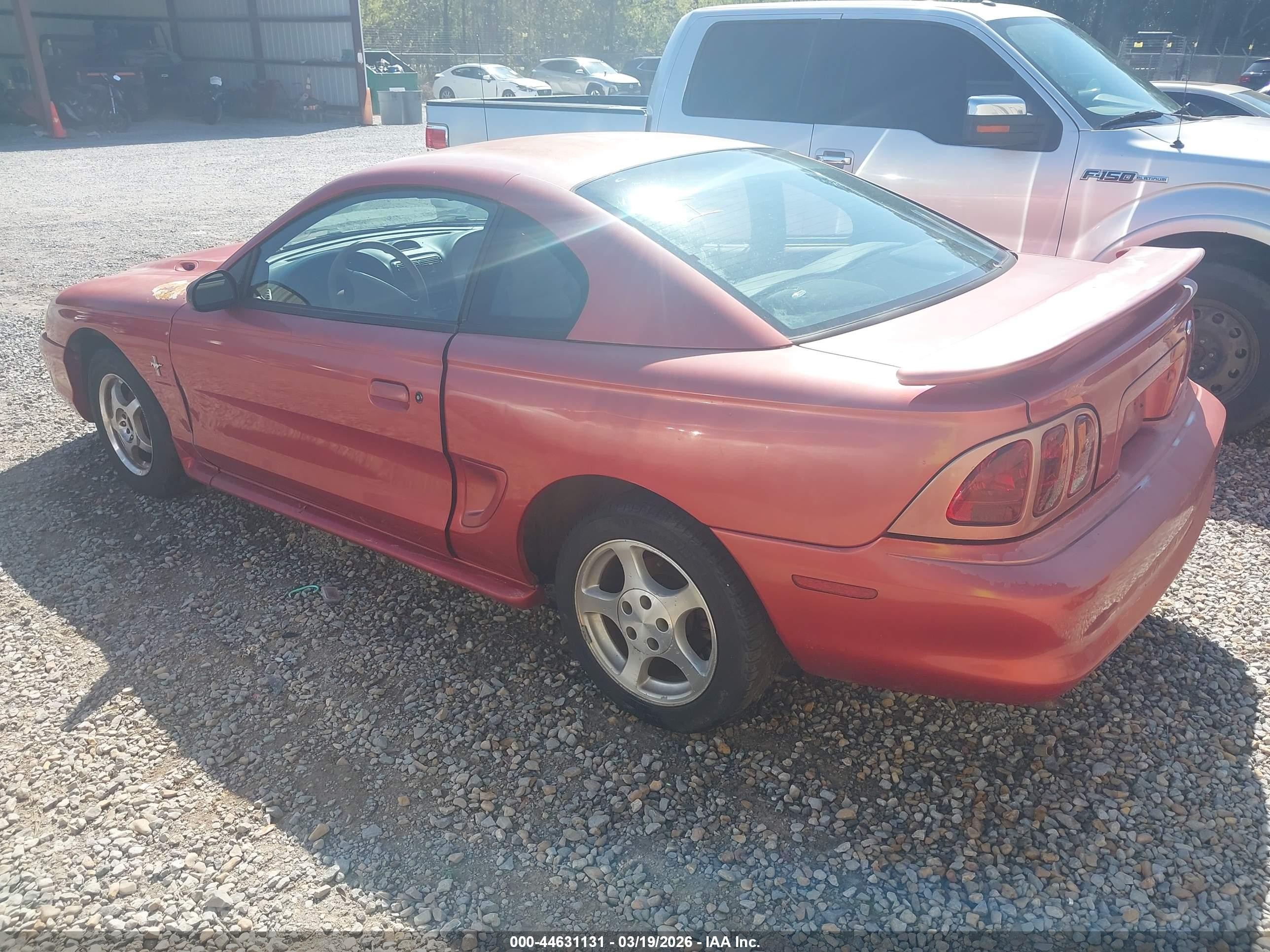 1997 Ford Mustang   Red vin: 1FALP4040VF207940