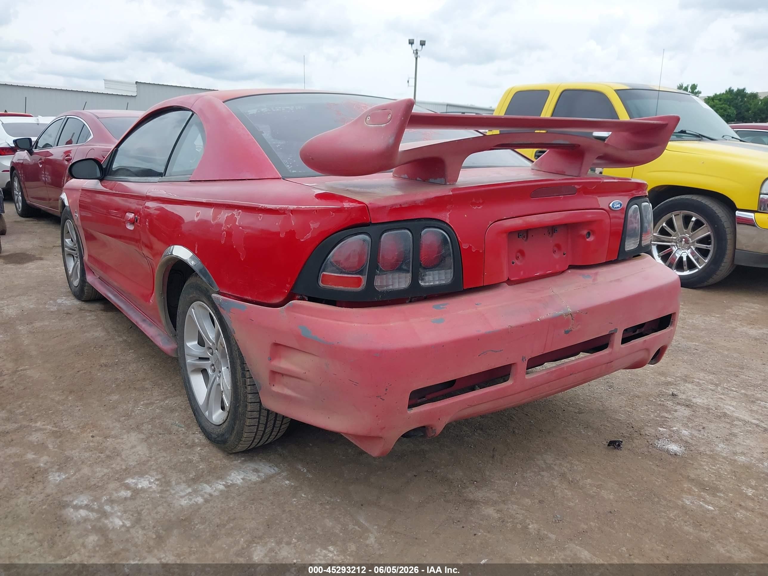 1996 Ford Mustang   Red vin: 1FALP4044TF104436