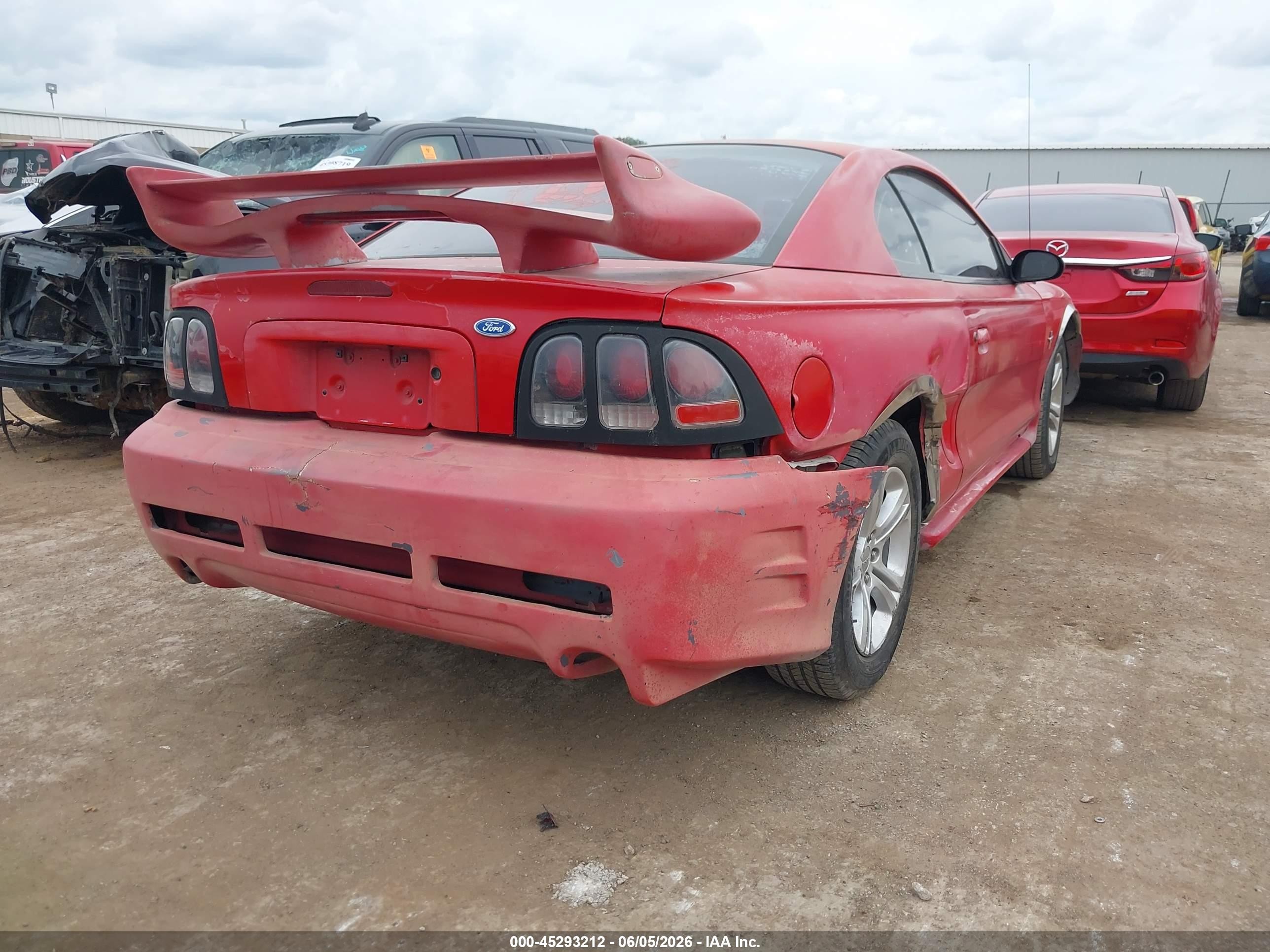 1996 Ford Mustang   Red vin: 1FALP4044TF104436