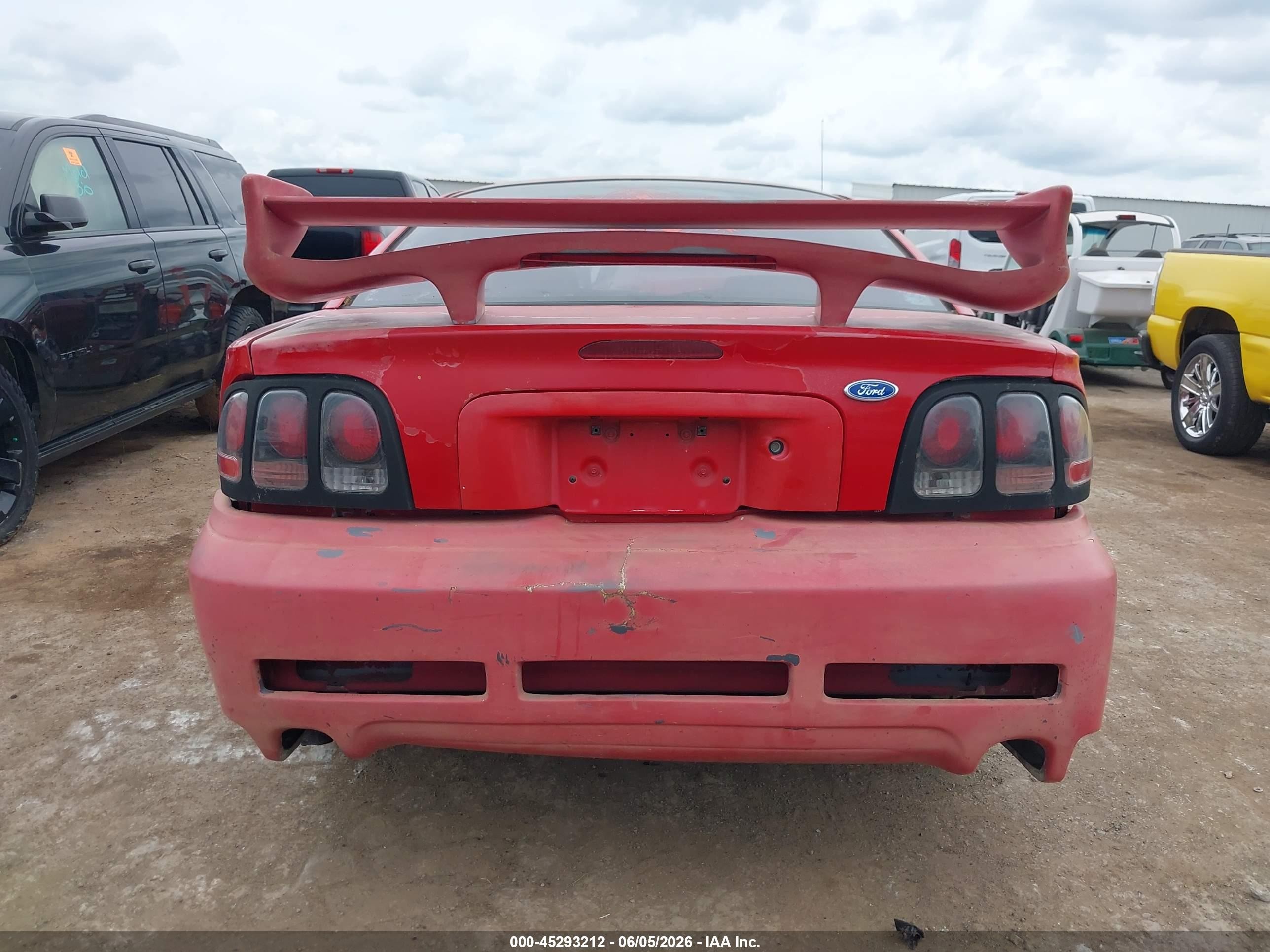 1996 Ford Mustang   Red vin: 1FALP4044TF104436