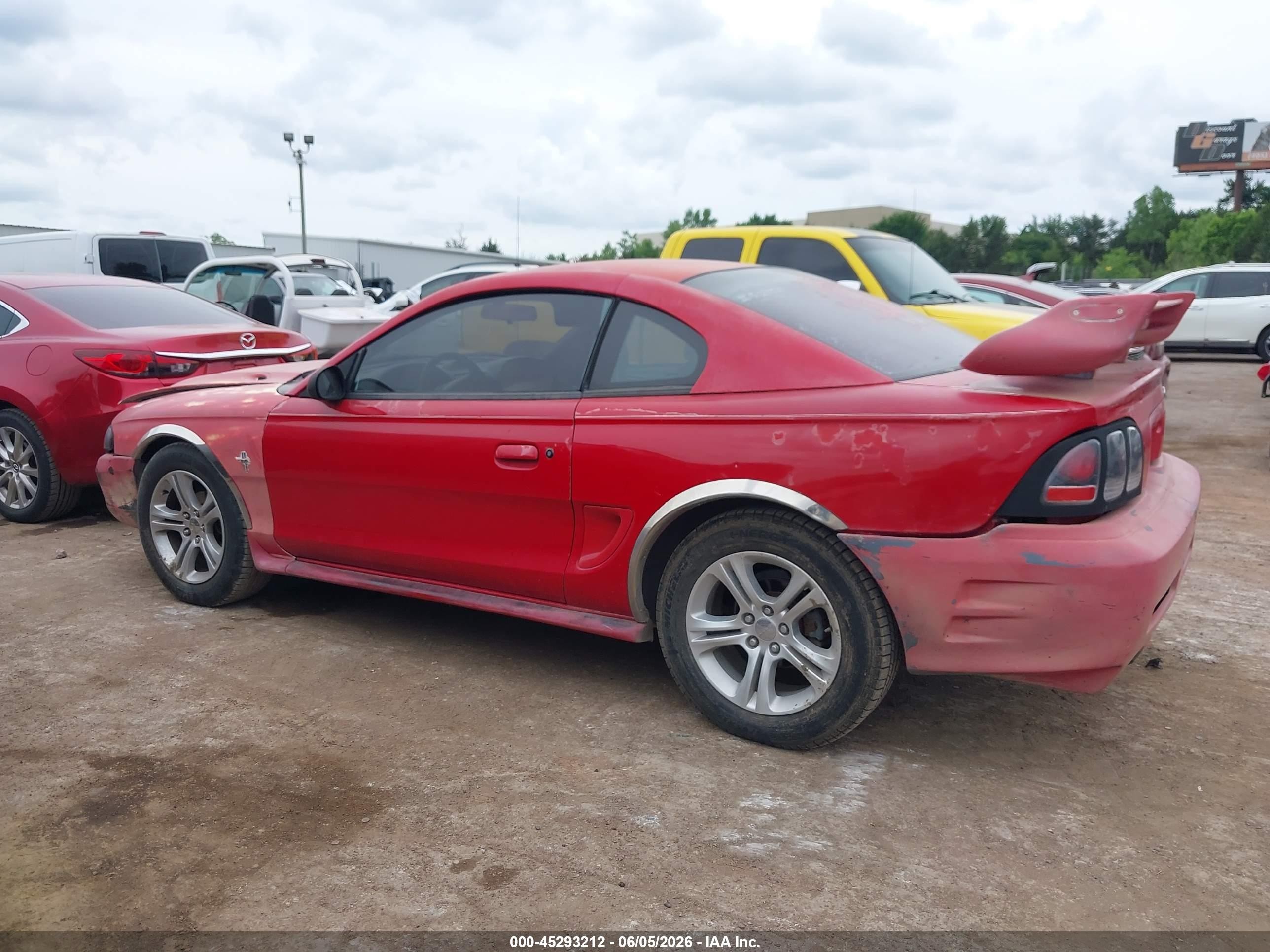 1996 Ford Mustang   Red vin: 1FALP4044TF104436