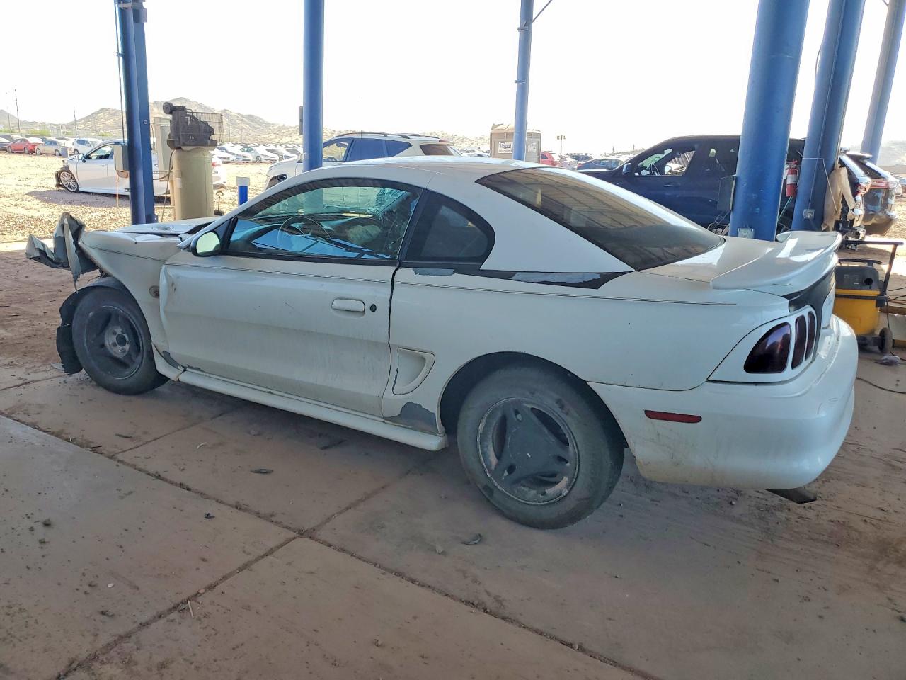 1997 Ford Mustang White vin: 1FALP4044VF115701