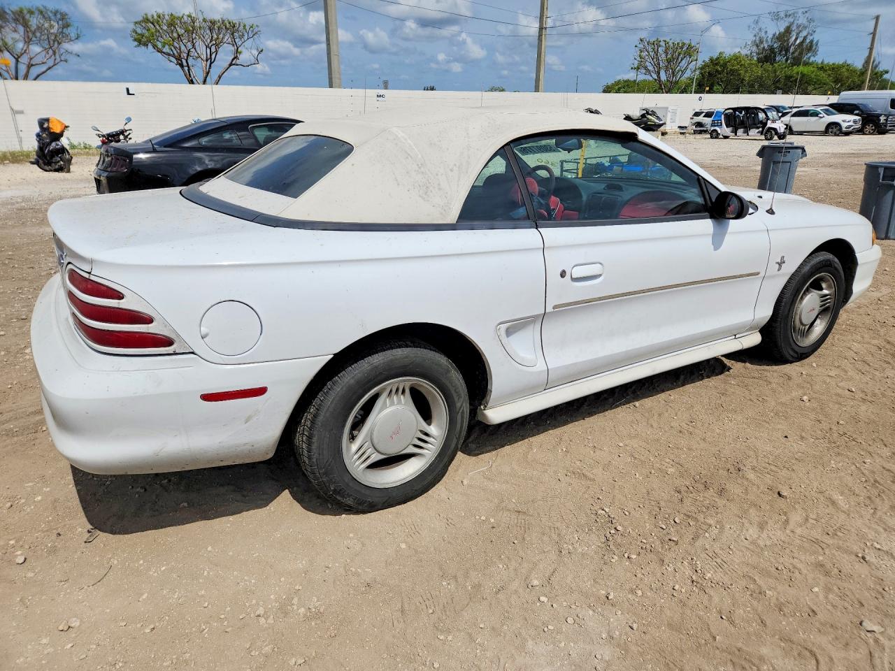 1994 Ford Mustang White vin: 1FALP4443RF133719