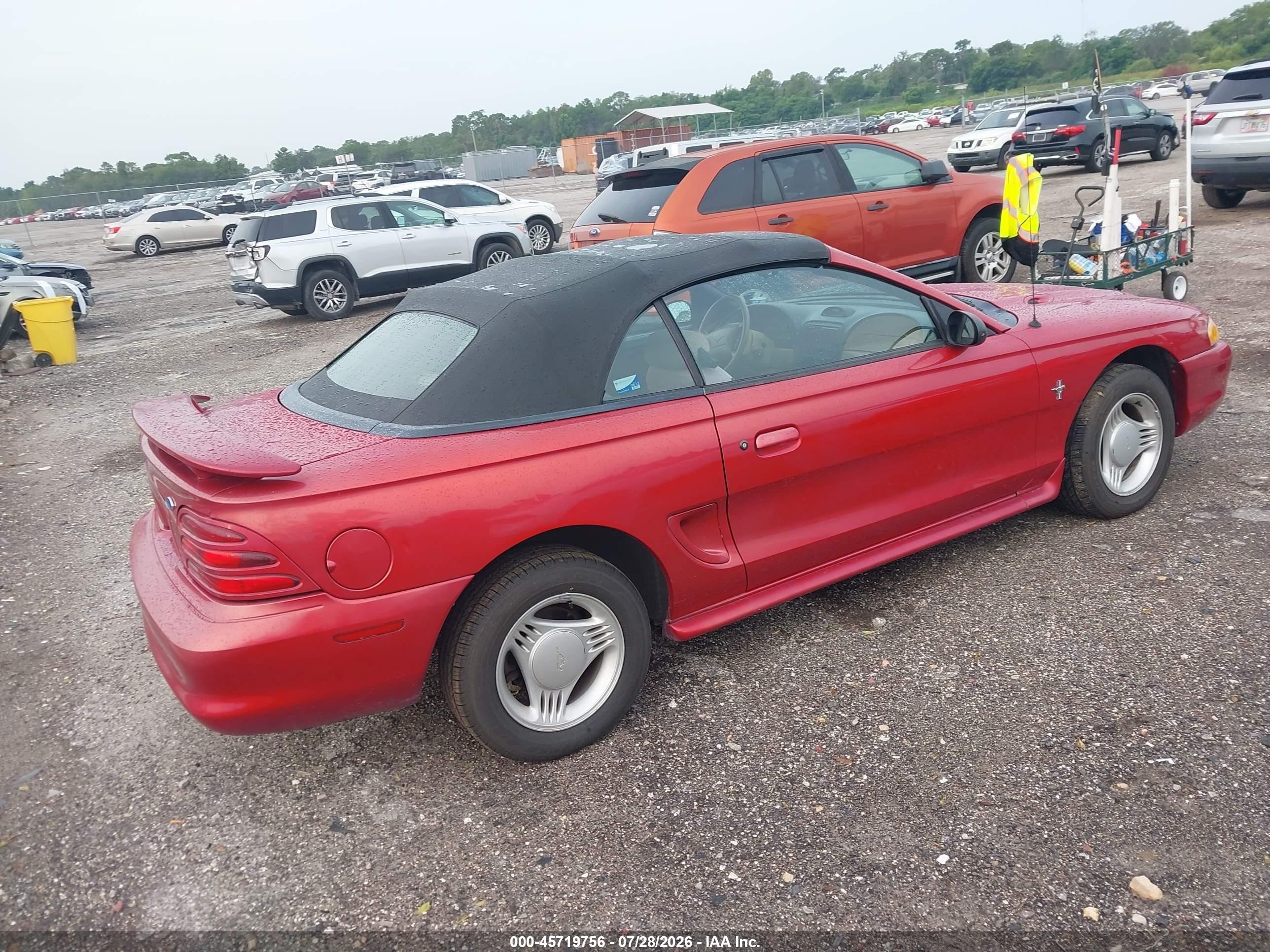 1995 Ford Mustang   Red vin: 1FALP444XSF240062