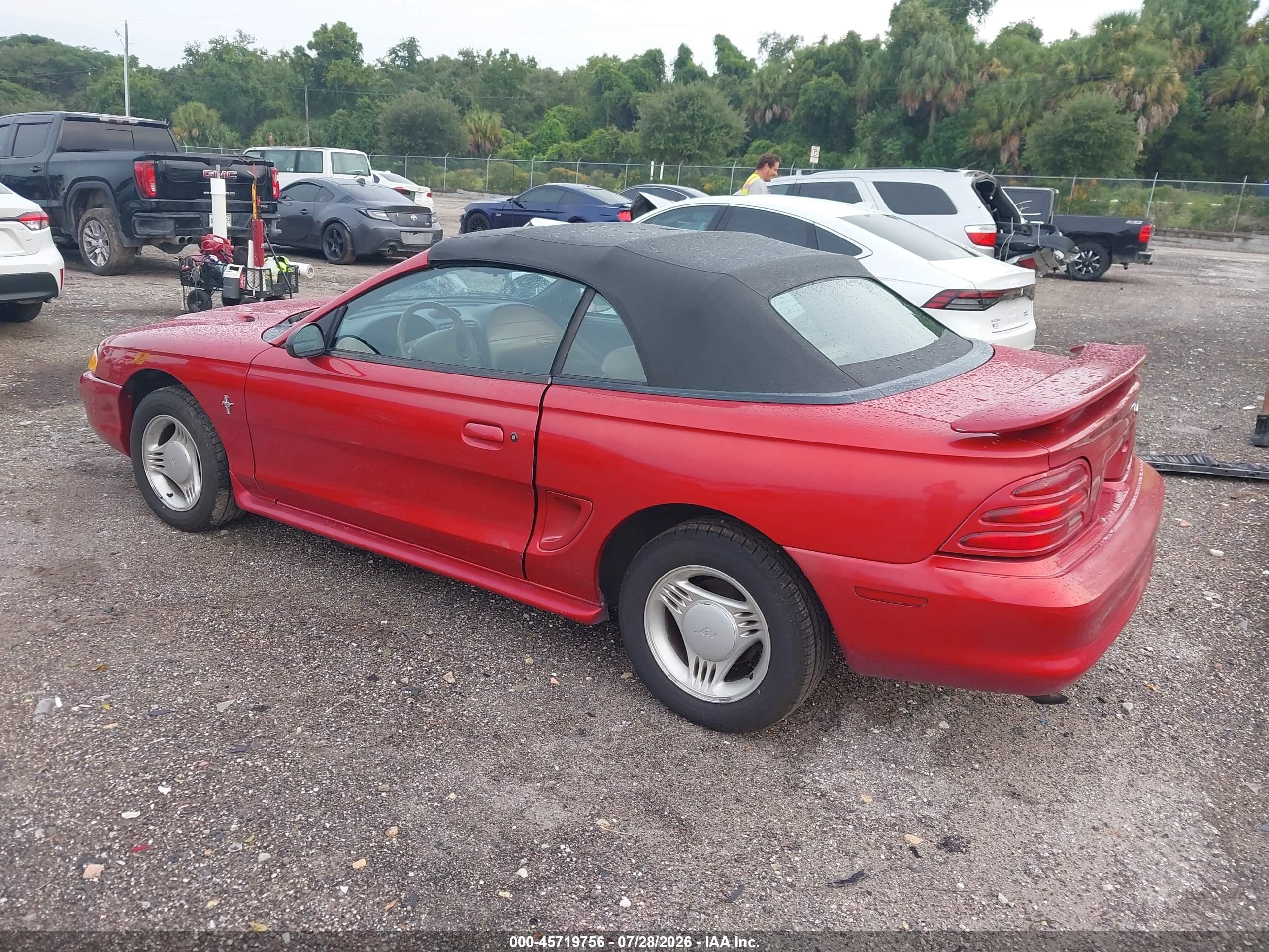 1995 Ford Mustang   Red vin: 1FALP444XSF240062