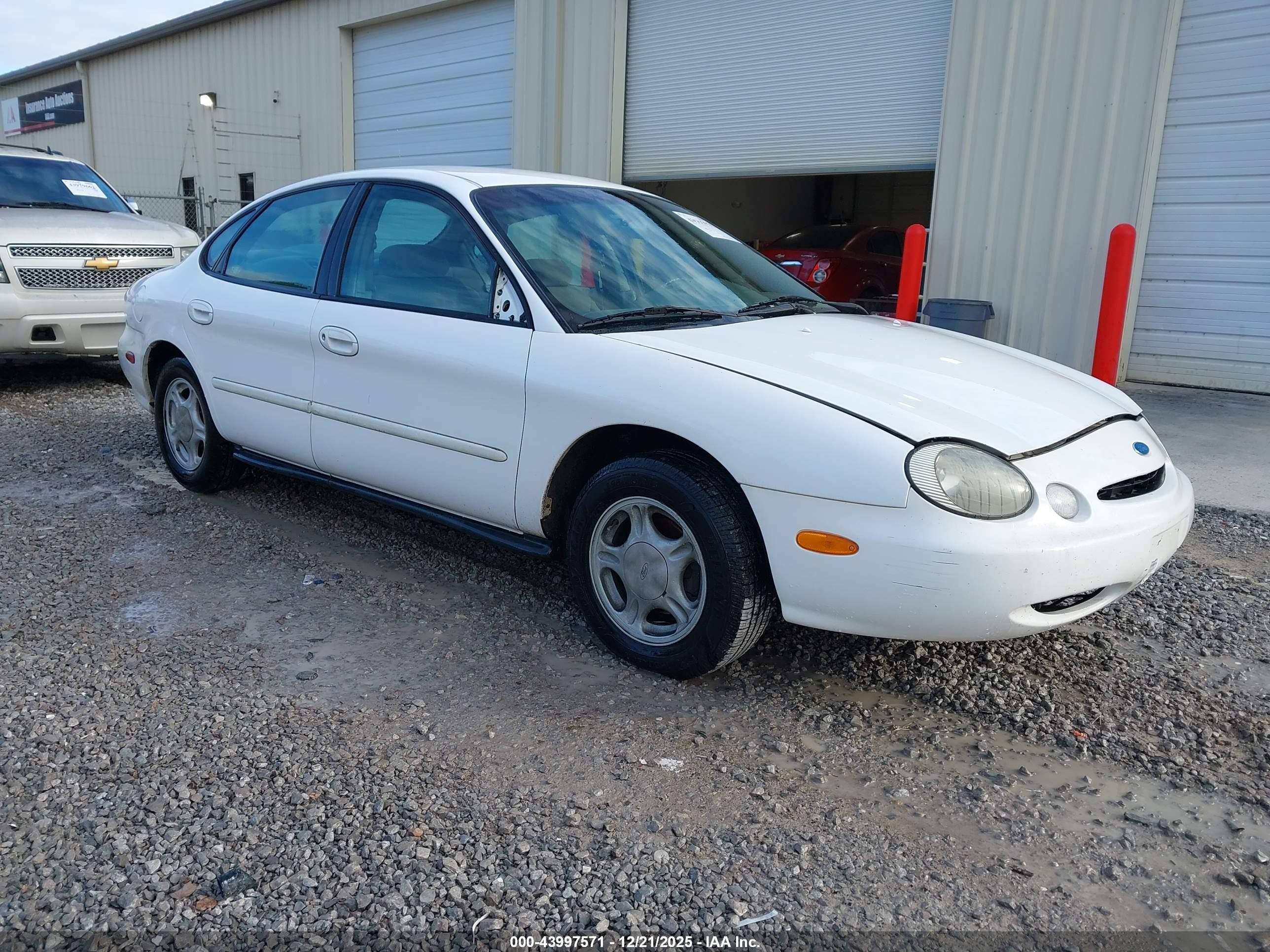 1996 Ford Taurus Gl White vin: 1FALP52U0TA253877