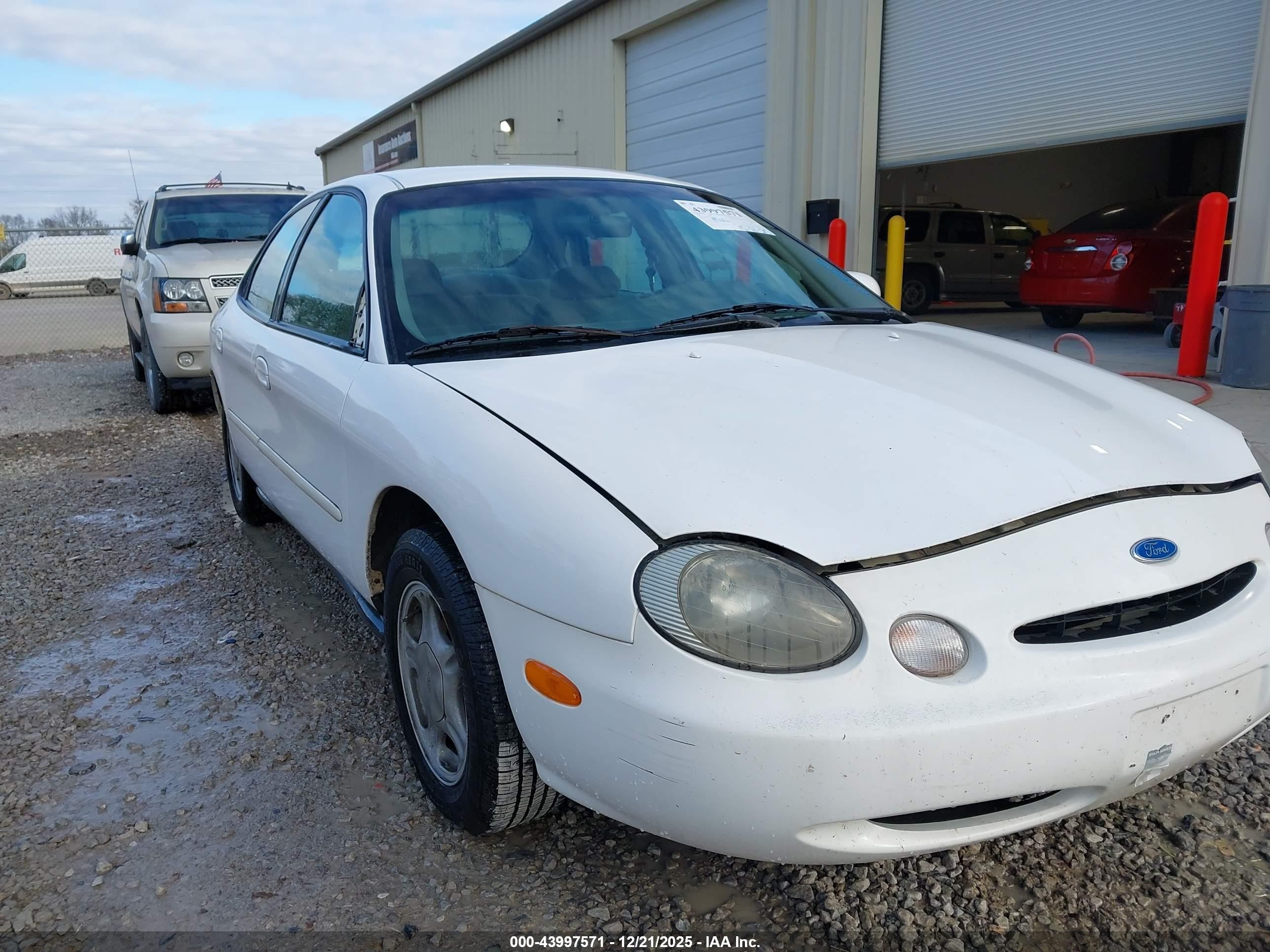 1996 Ford Taurus Gl White vin: 1FALP52U0TA253877