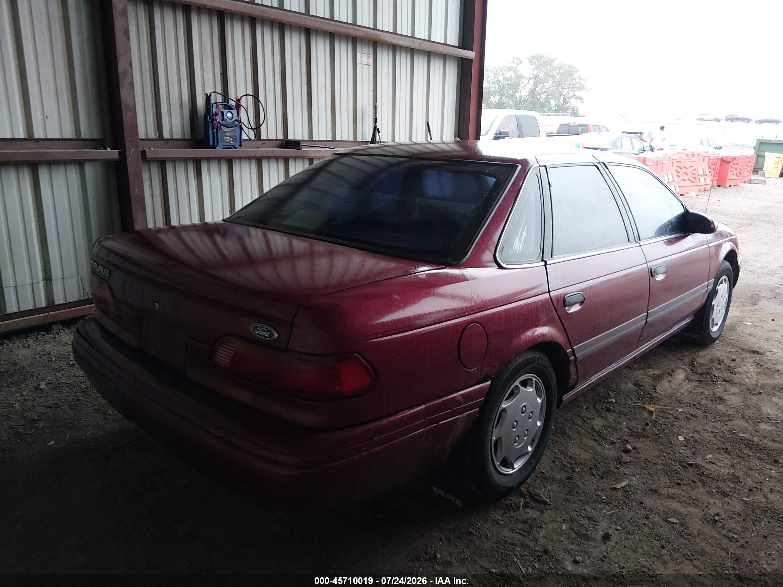 1993 Ford Taurus Gl Red vin: 1FALP52UXPA311550
