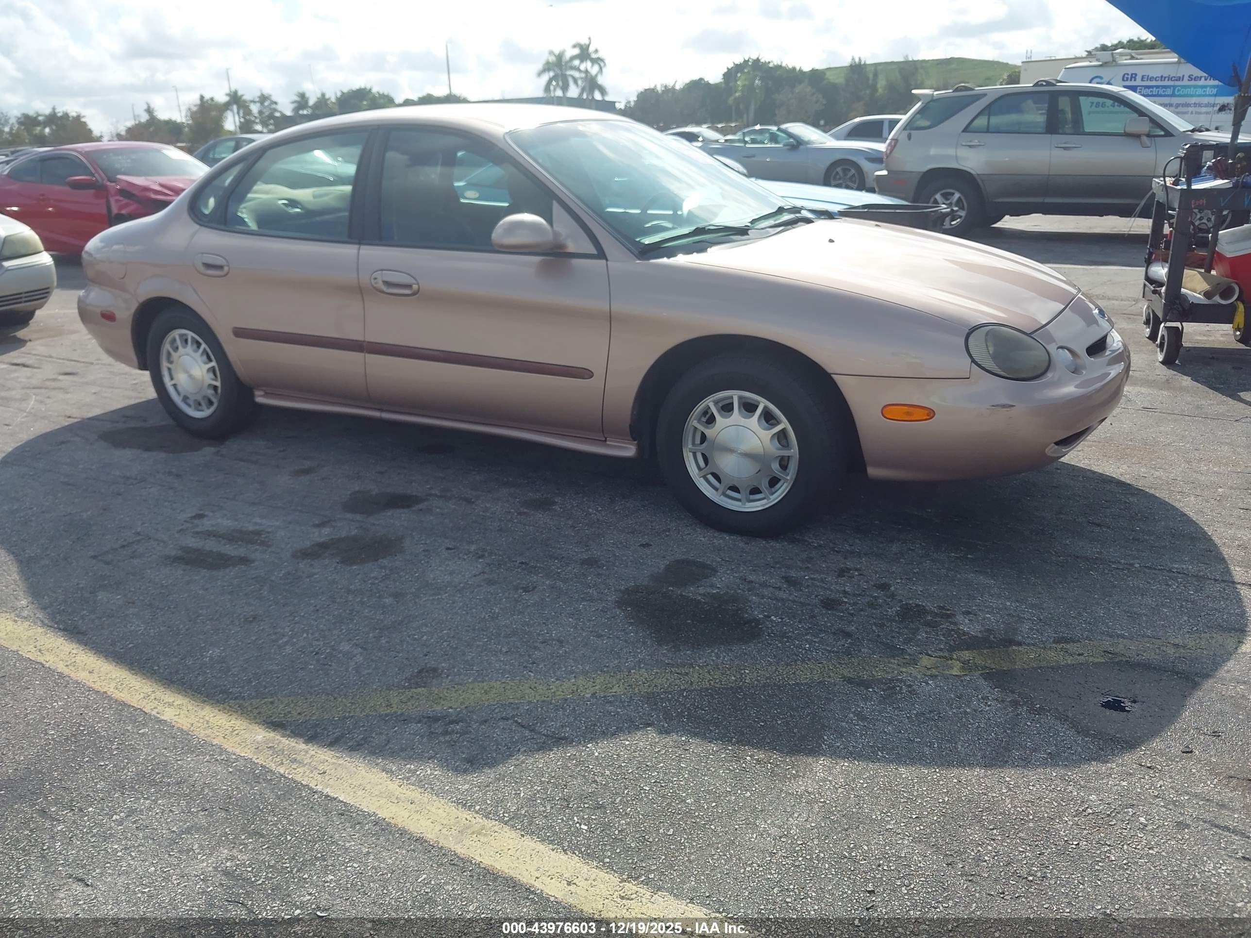 1996 Ford Taurus Lx Champagne vin: 1FALP53S0TA196500
