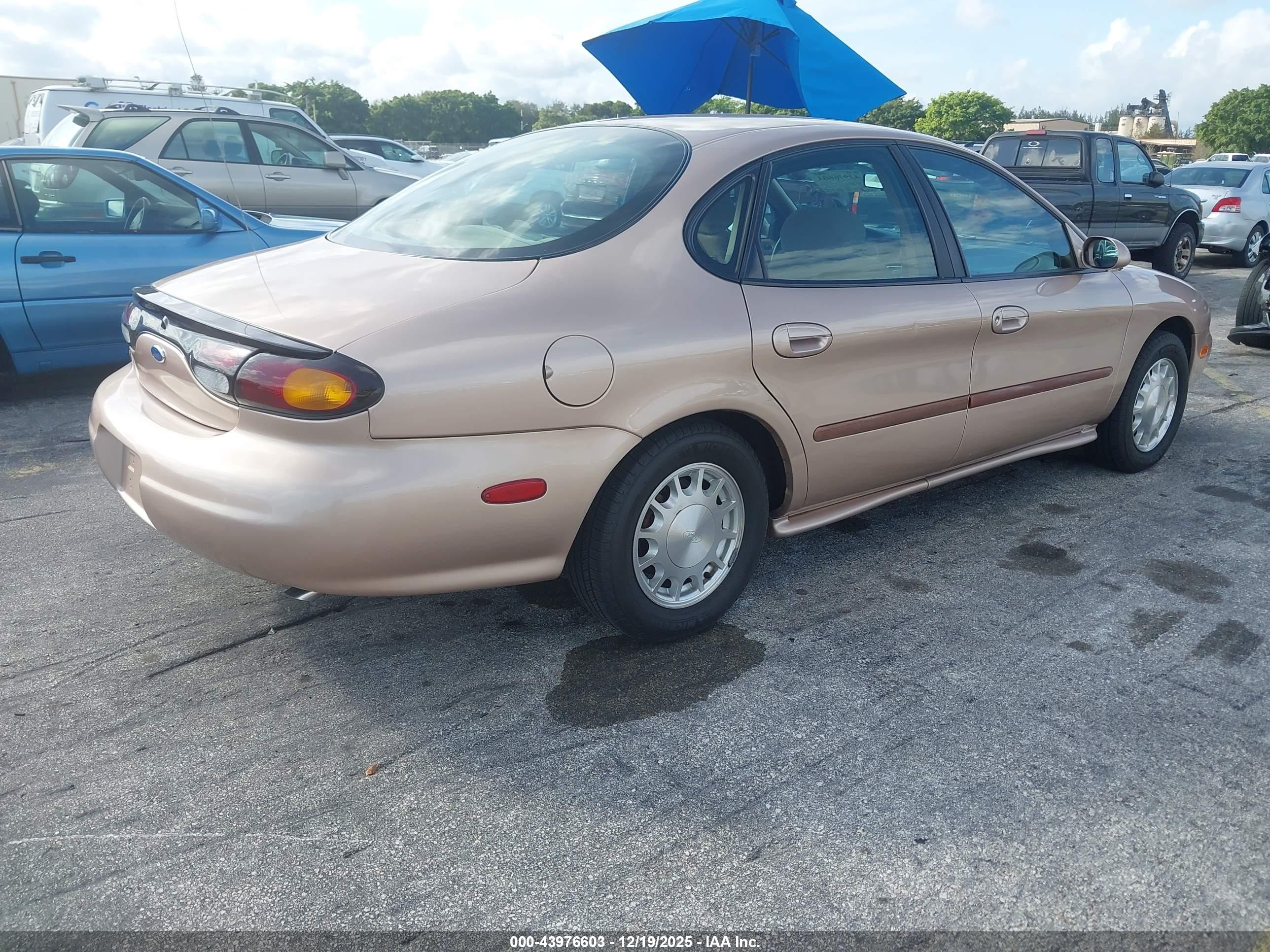 1996 Ford Taurus Lx Champagne vin: 1FALP53S0TA196500