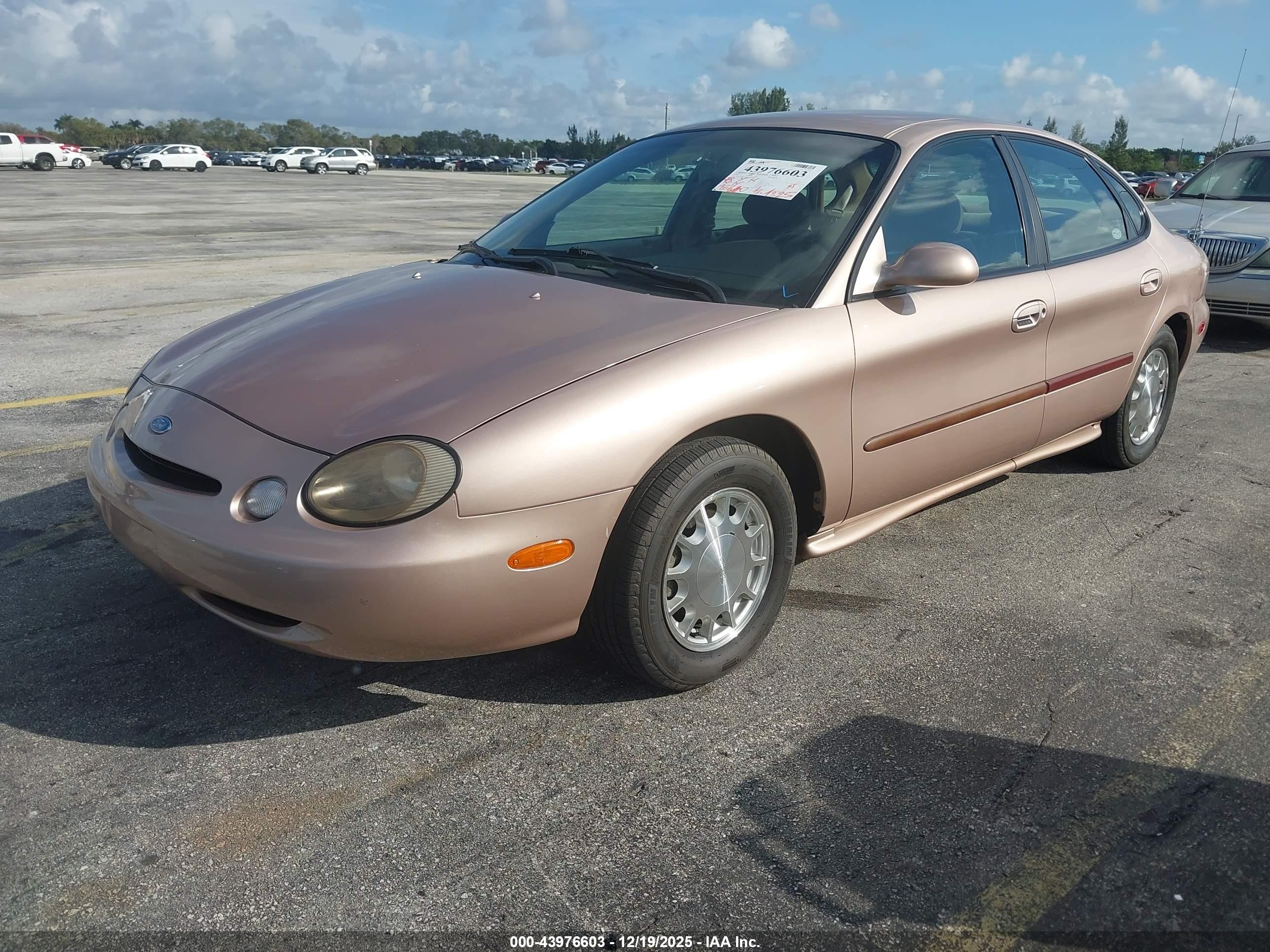 1996 Ford Taurus Lx Champagne vin: 1FALP53S0TA196500