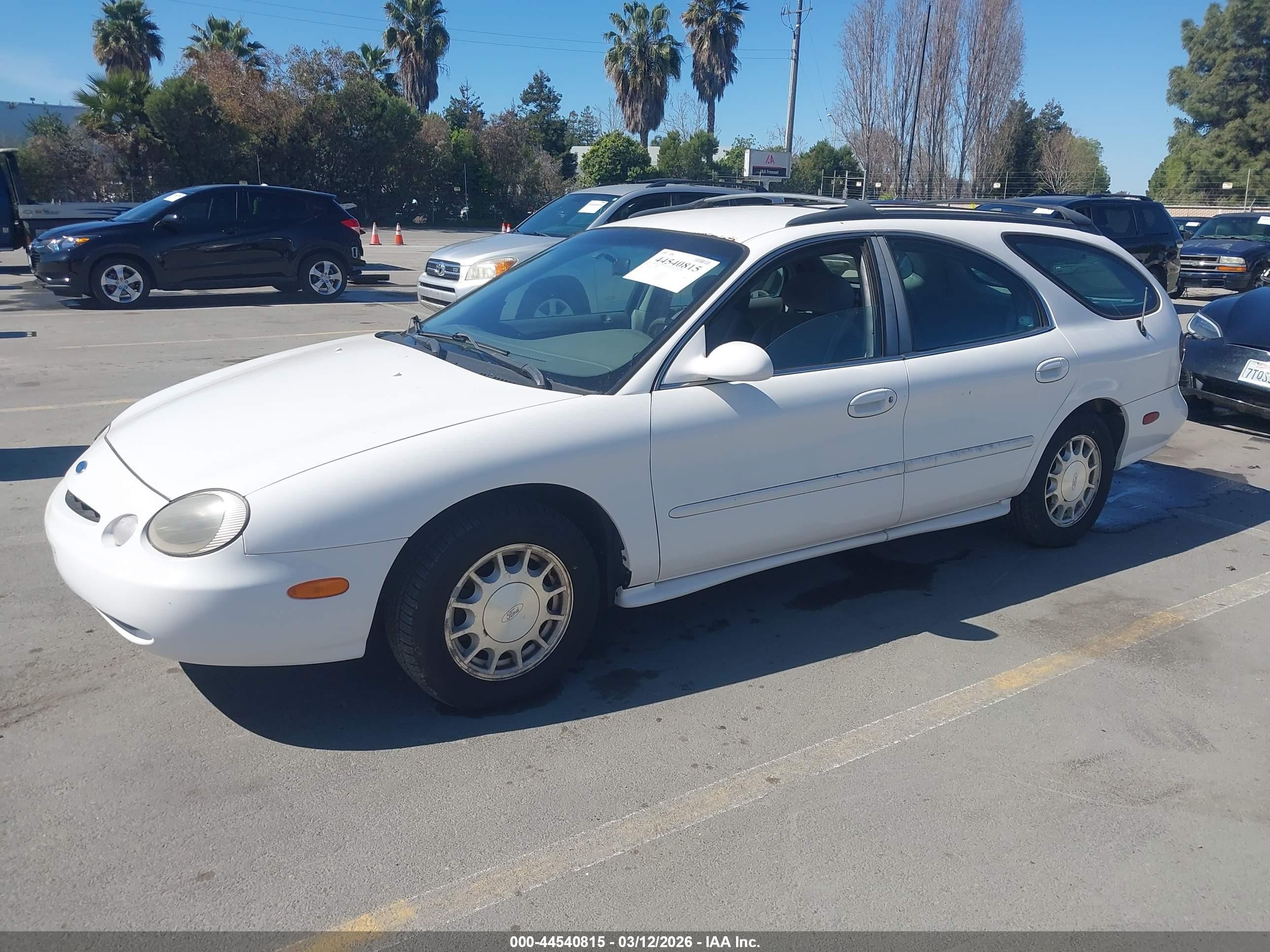 1996 Ford Taurus Lx Белый vin: 1FALP58S5TA194573
