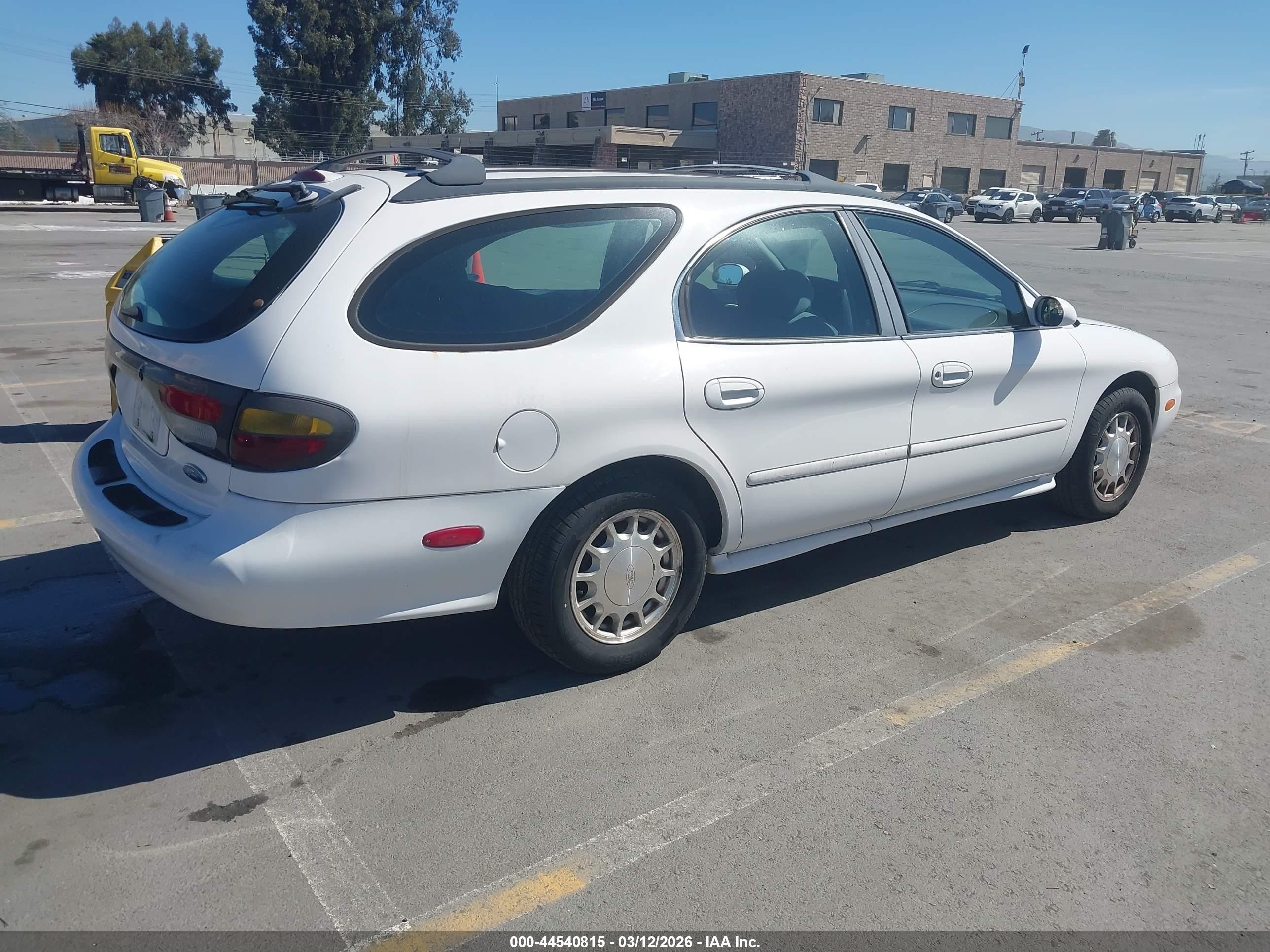 1996 Ford Taurus Lx Белый vin: 1FALP58S5TA194573