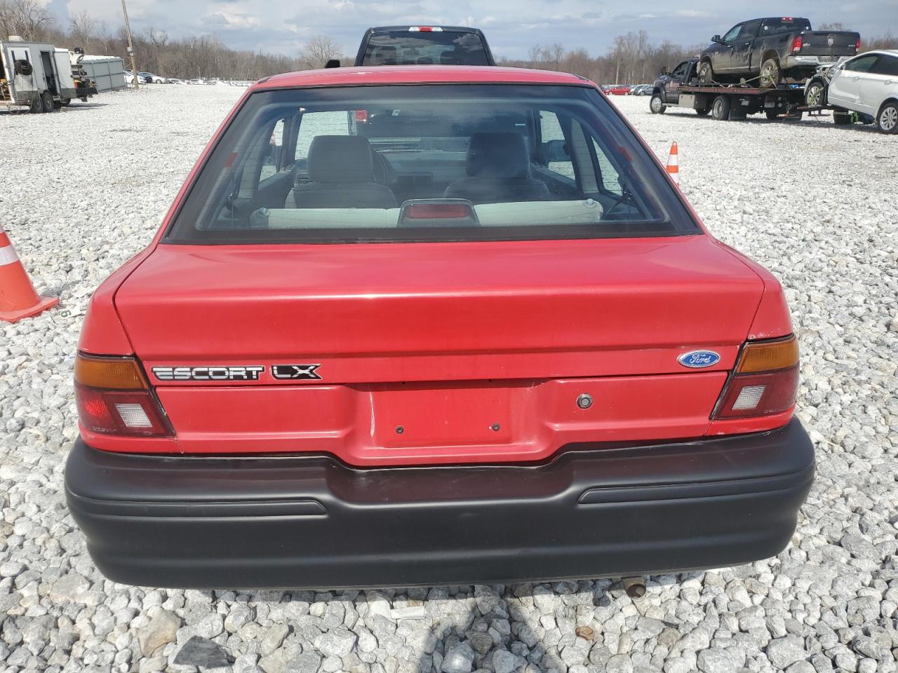 1992 Ford Escort Lx Red vin: 1FAPP11J8NW173217