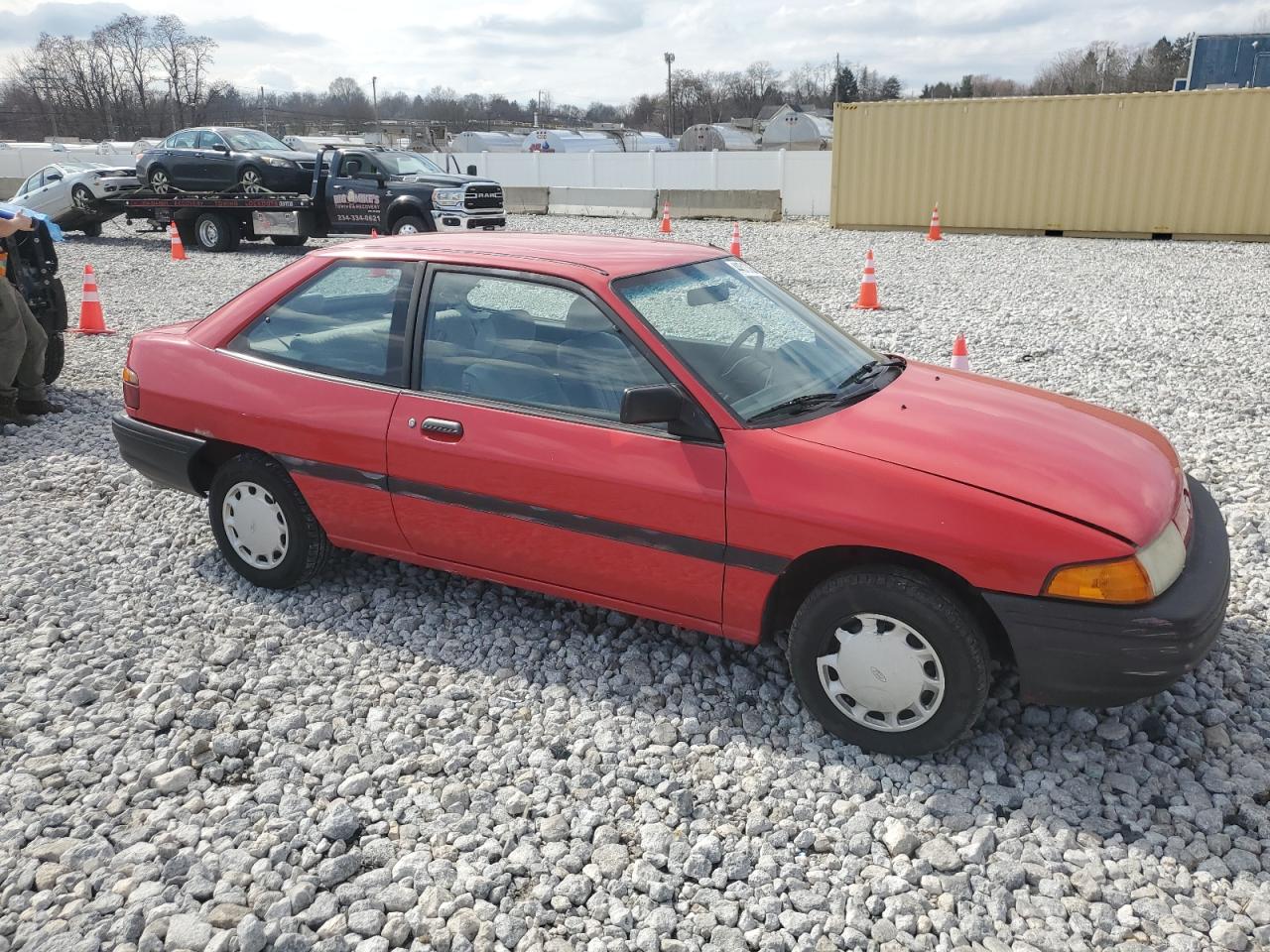 1992 Ford Escort Lx Red vin: 1FAPP11J8NW173217