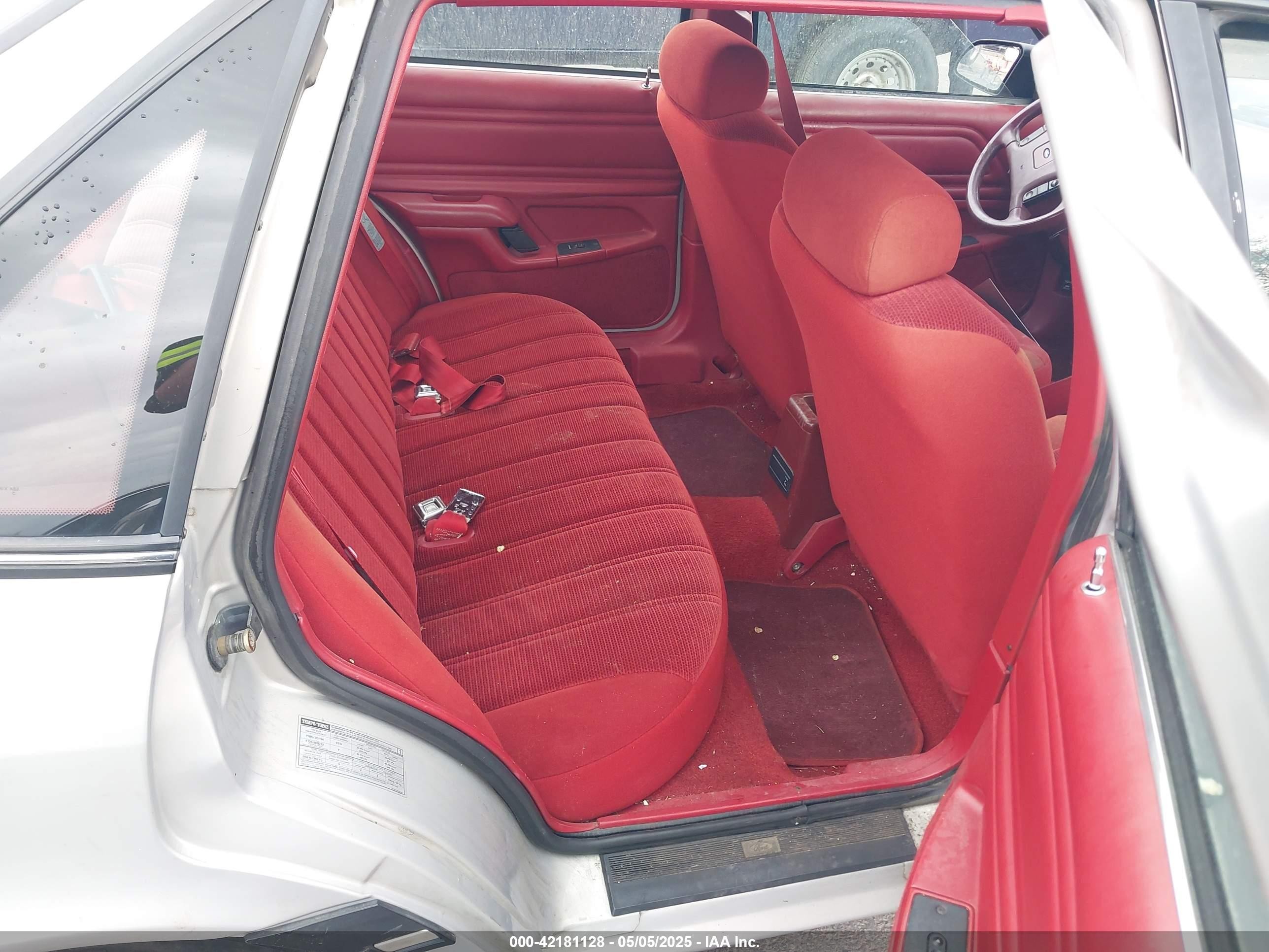 1991 Ford Tempo Gl Серебряный vin: 1FAPP36X1MK176653