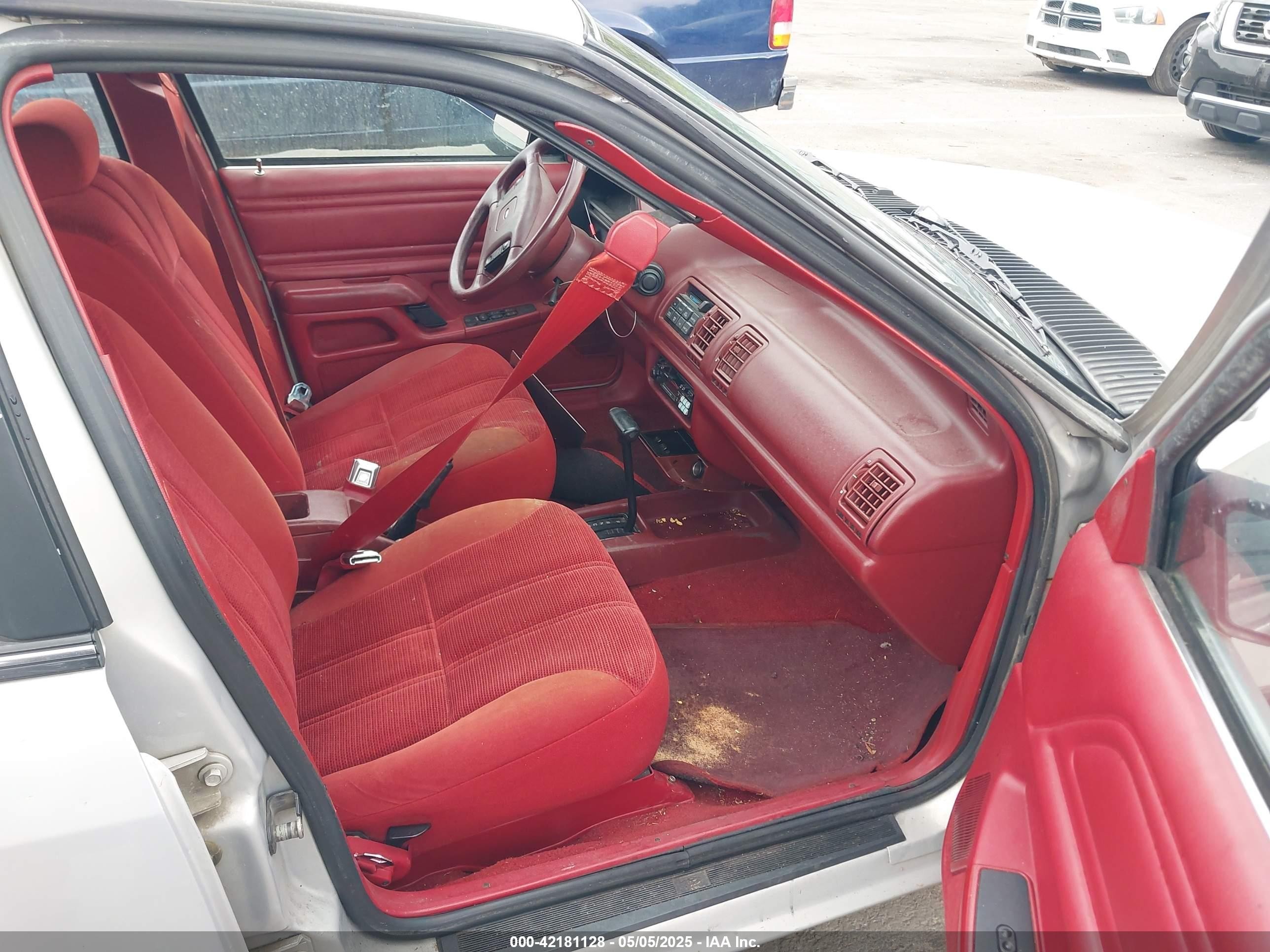 1991 Ford Tempo Gl Серебряный vin: 1FAPP36X1MK176653