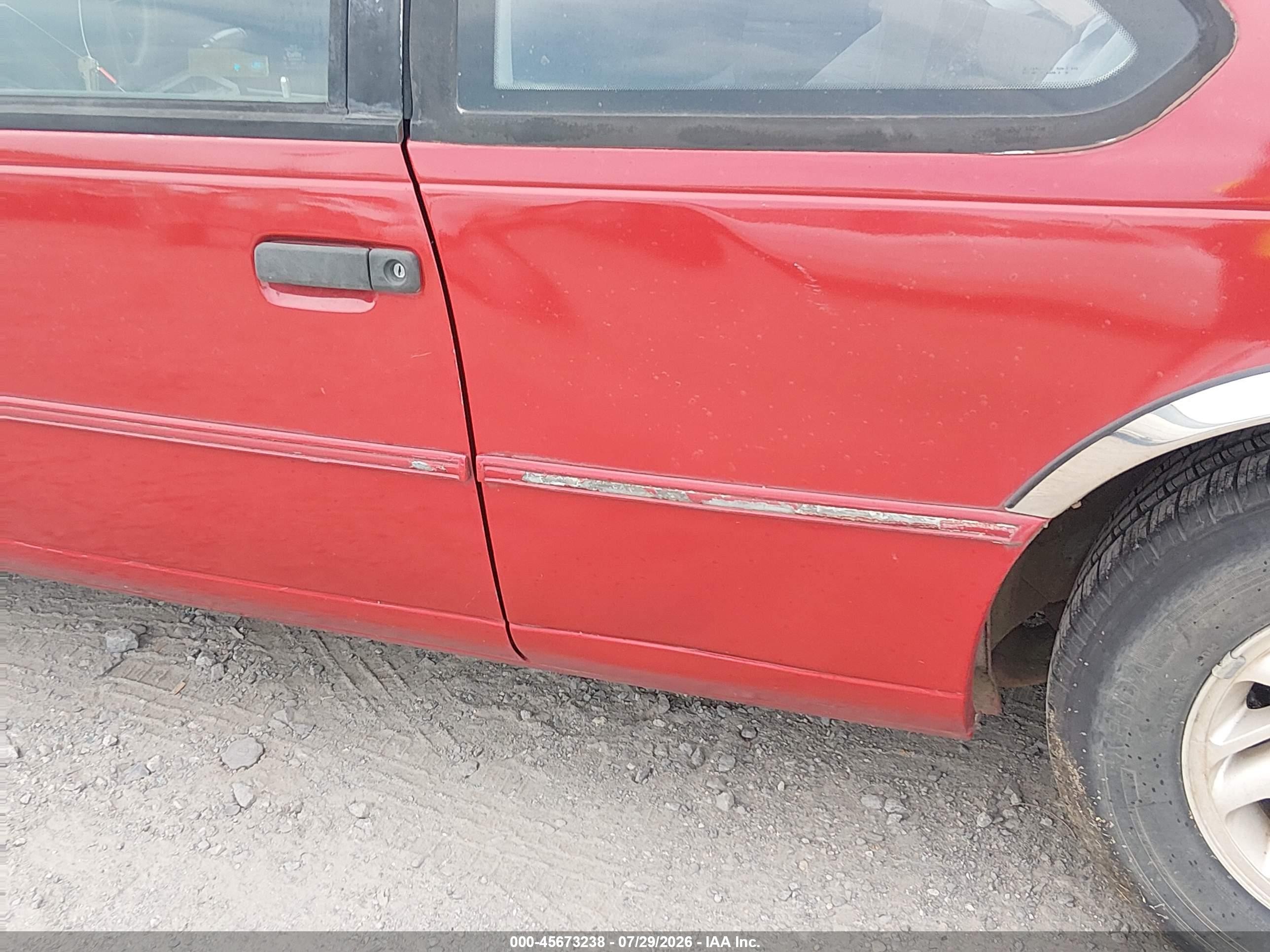1992 Ford Thunderbird   Red vin: 1FAPP6040NH156280