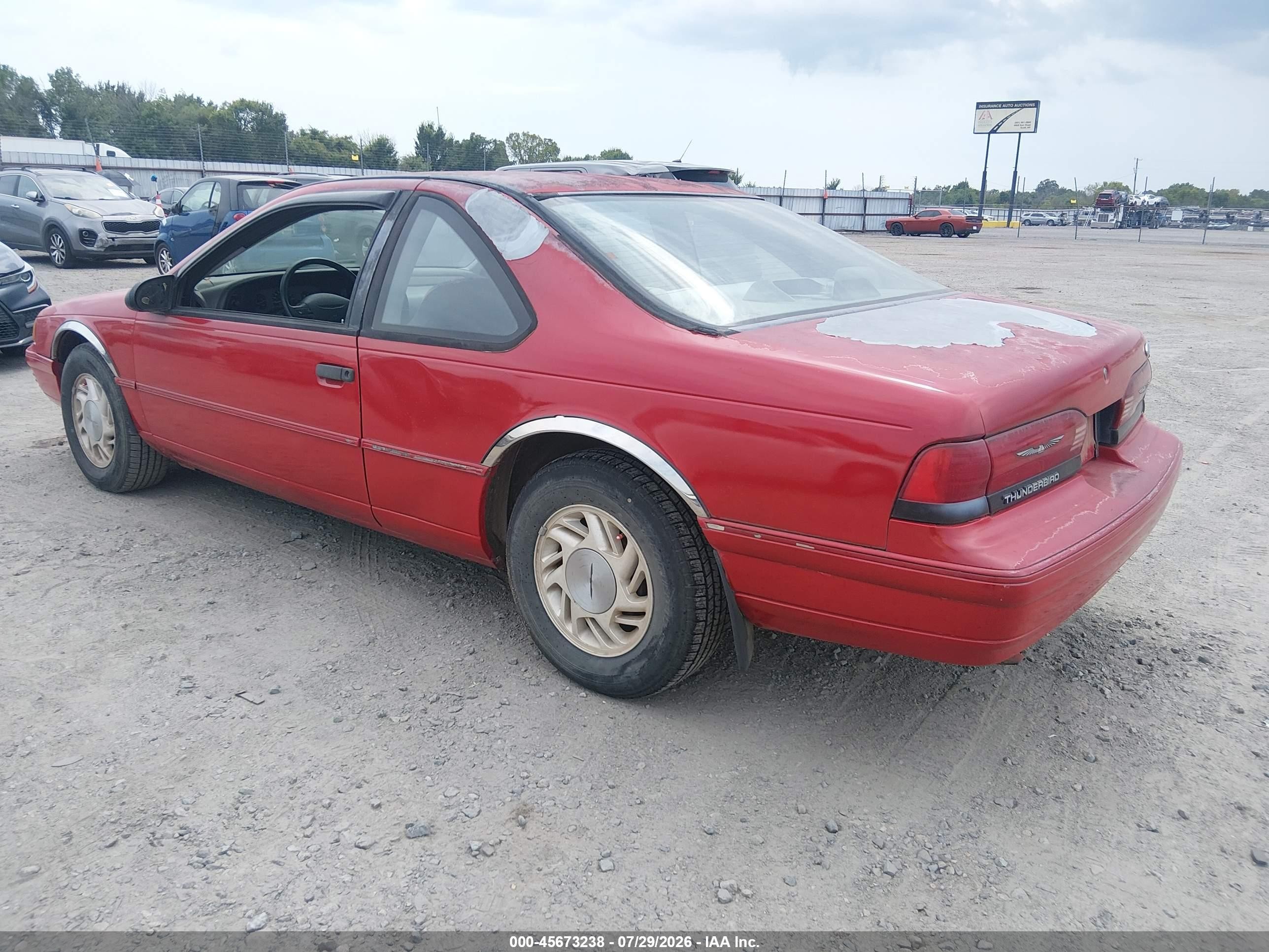 1992 Ford Thunderbird   Red vin: 1FAPP6040NH156280