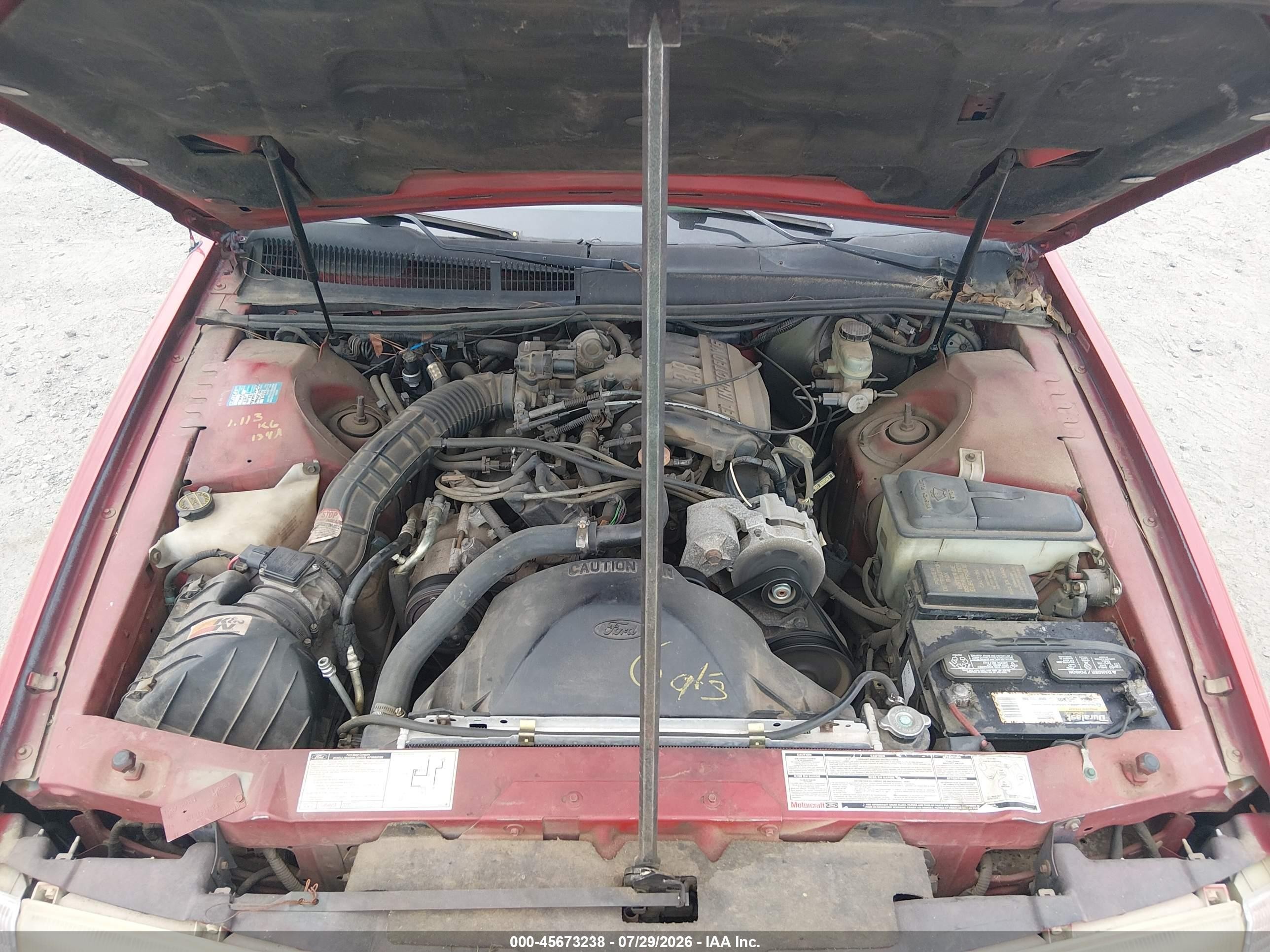 1992 Ford Thunderbird   Red vin: 1FAPP6040NH156280
