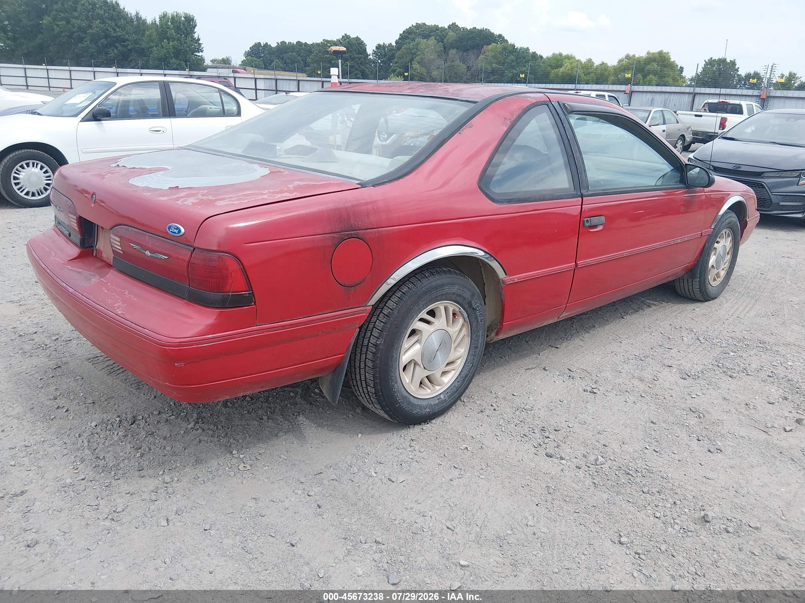 1992 Ford Thunderbird   Red vin: 1FAPP6040NH156280