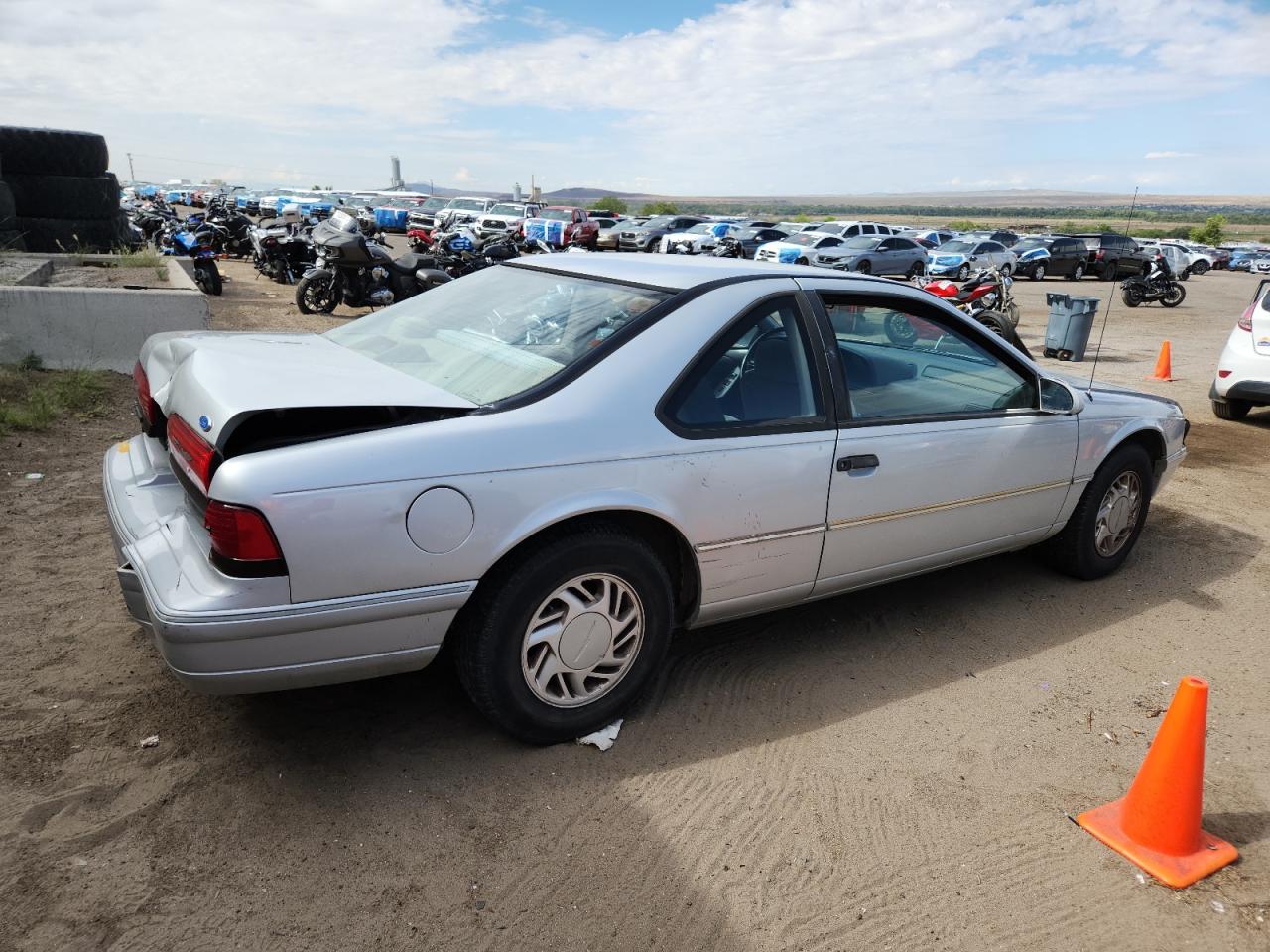 1992 Ford Thunderbird Silver vin: 1FAPP6043NH147699
