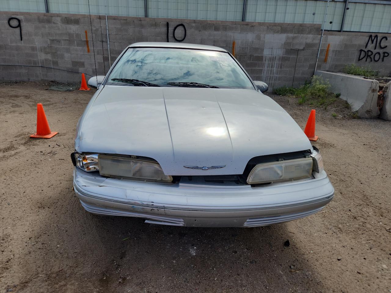 1992 Ford Thunderbird Silver vin: 1FAPP6043NH147699