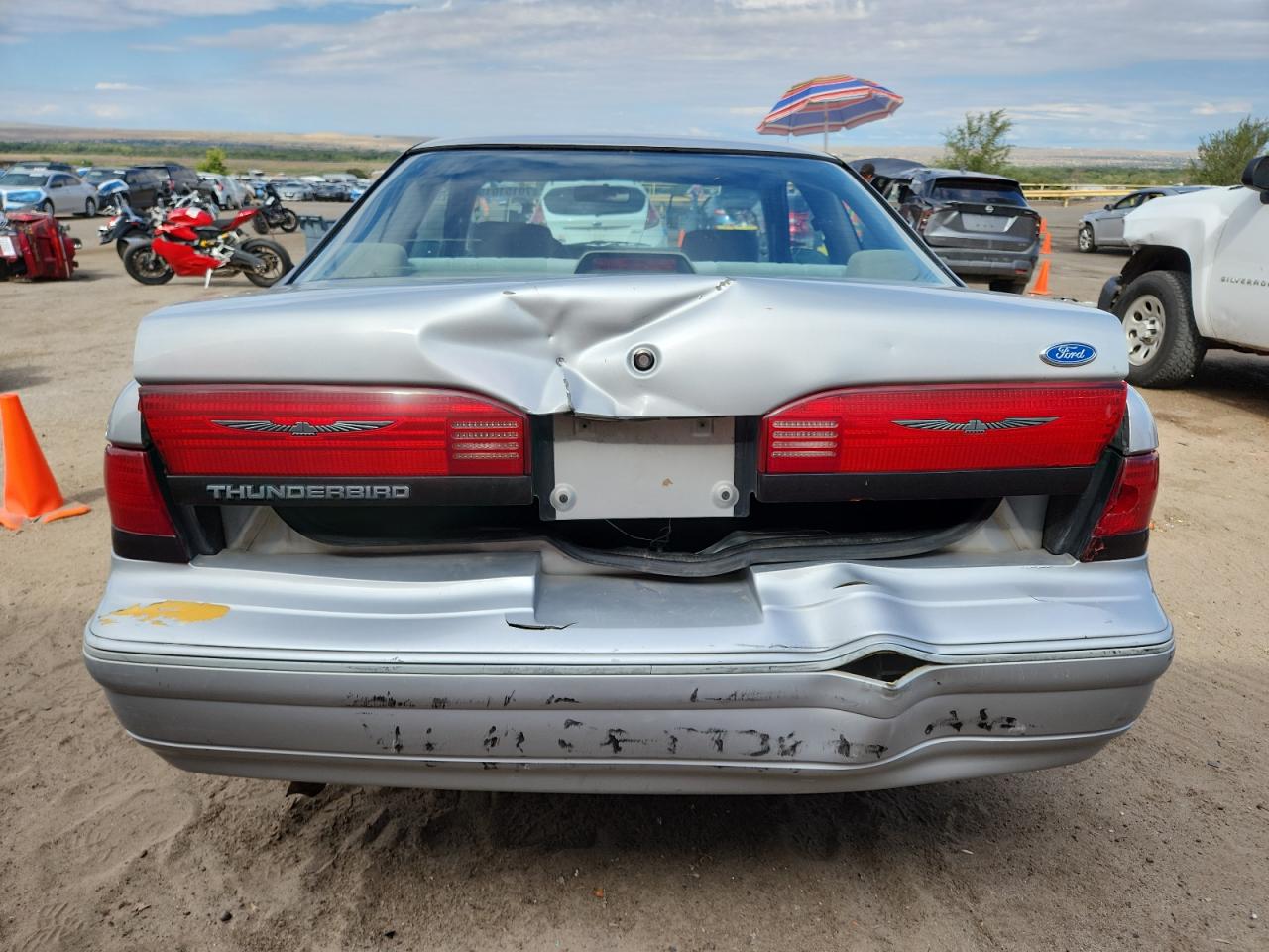 1992 Ford Thunderbird Silver vin: 1FAPP6043NH147699