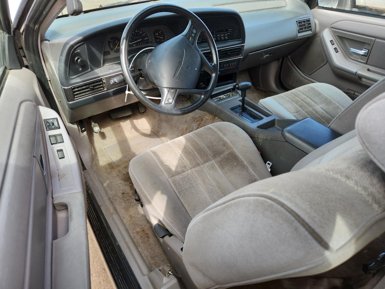 1992 Ford Thunderbird Silver vin: 1FAPP6043NH147699