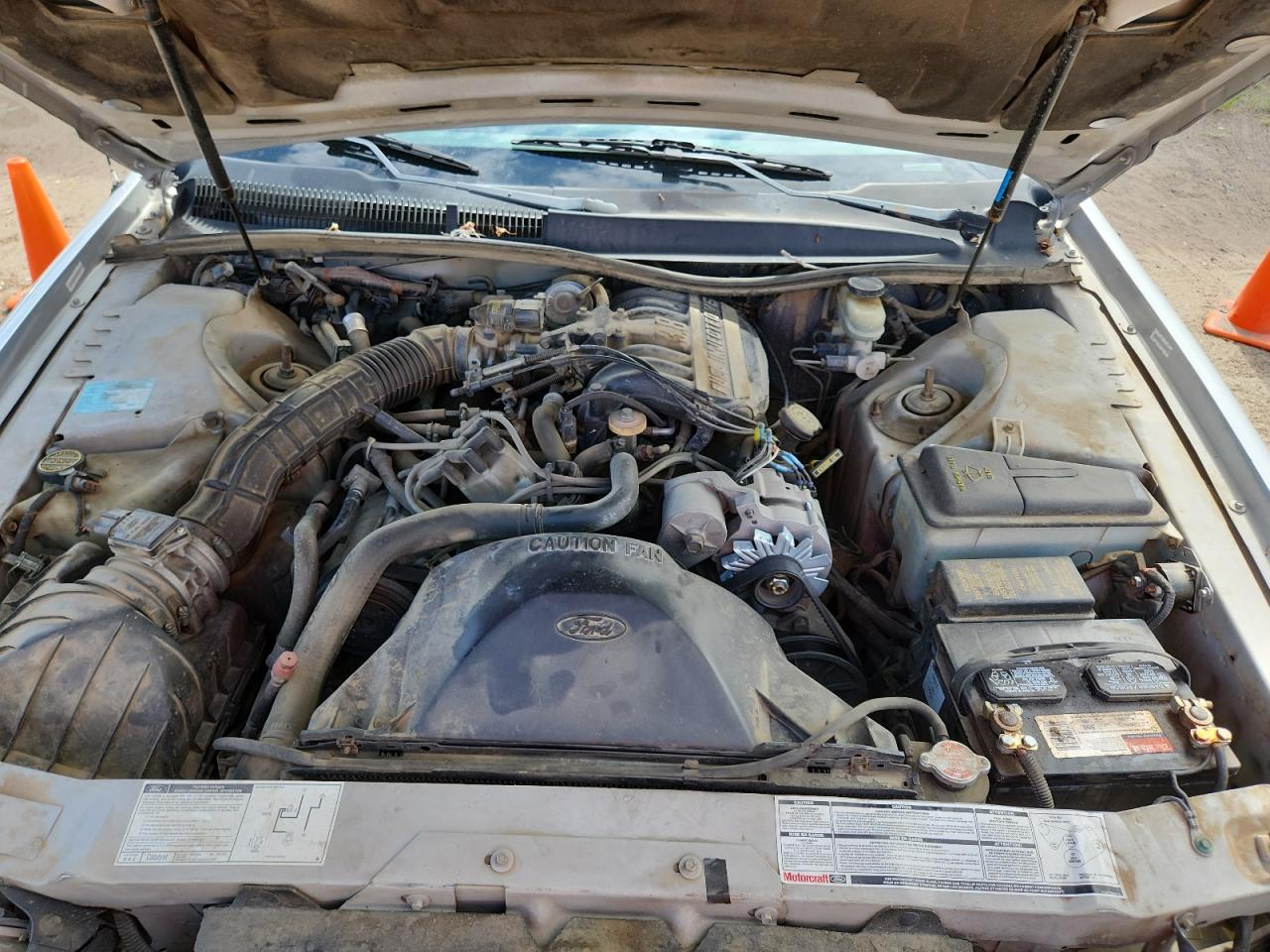 1992 Ford Thunderbird Silver vin: 1FAPP6043NH147699