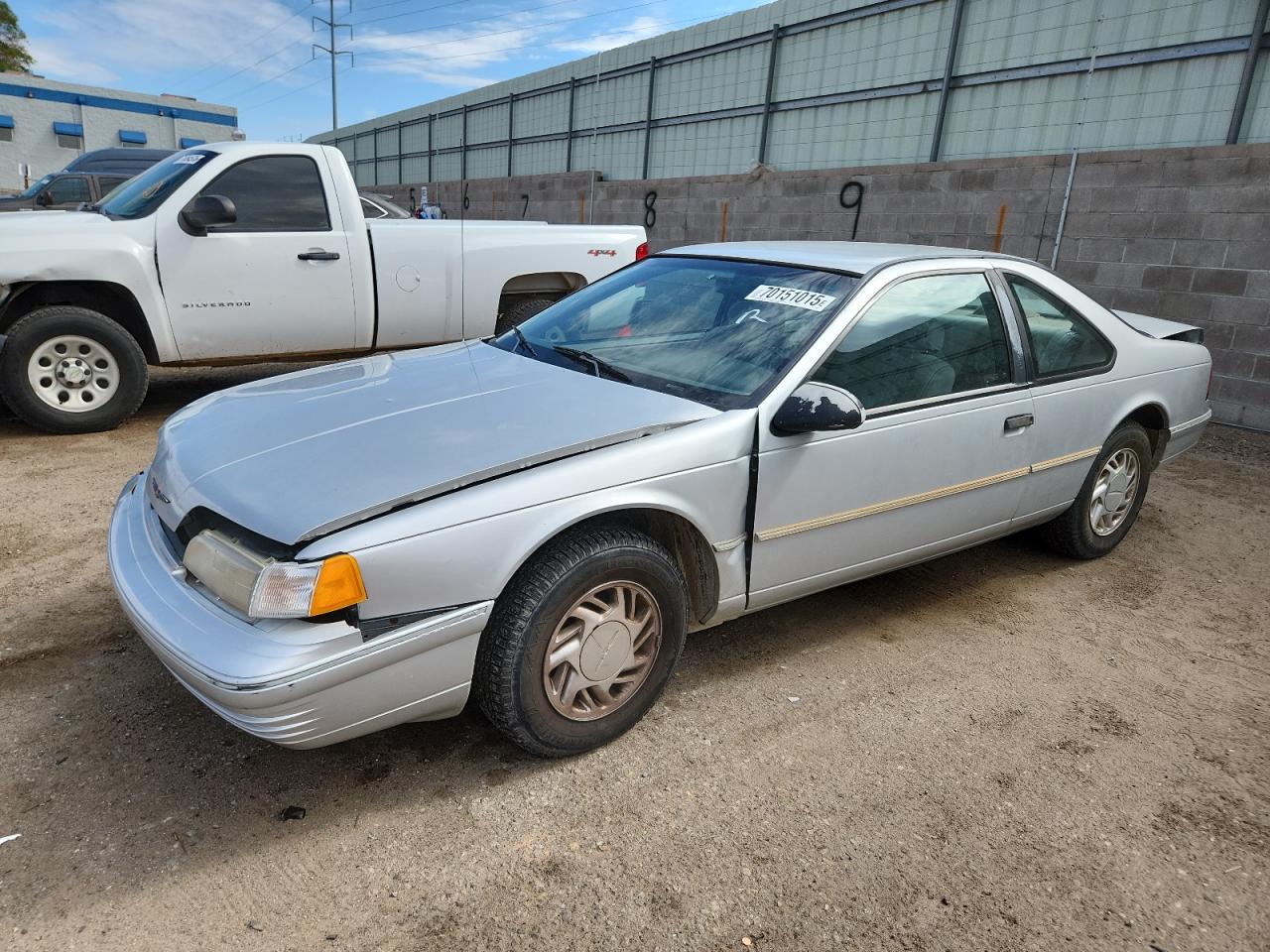 1992 Ford Thunderbird Silver vin: 1FAPP6043NH147699