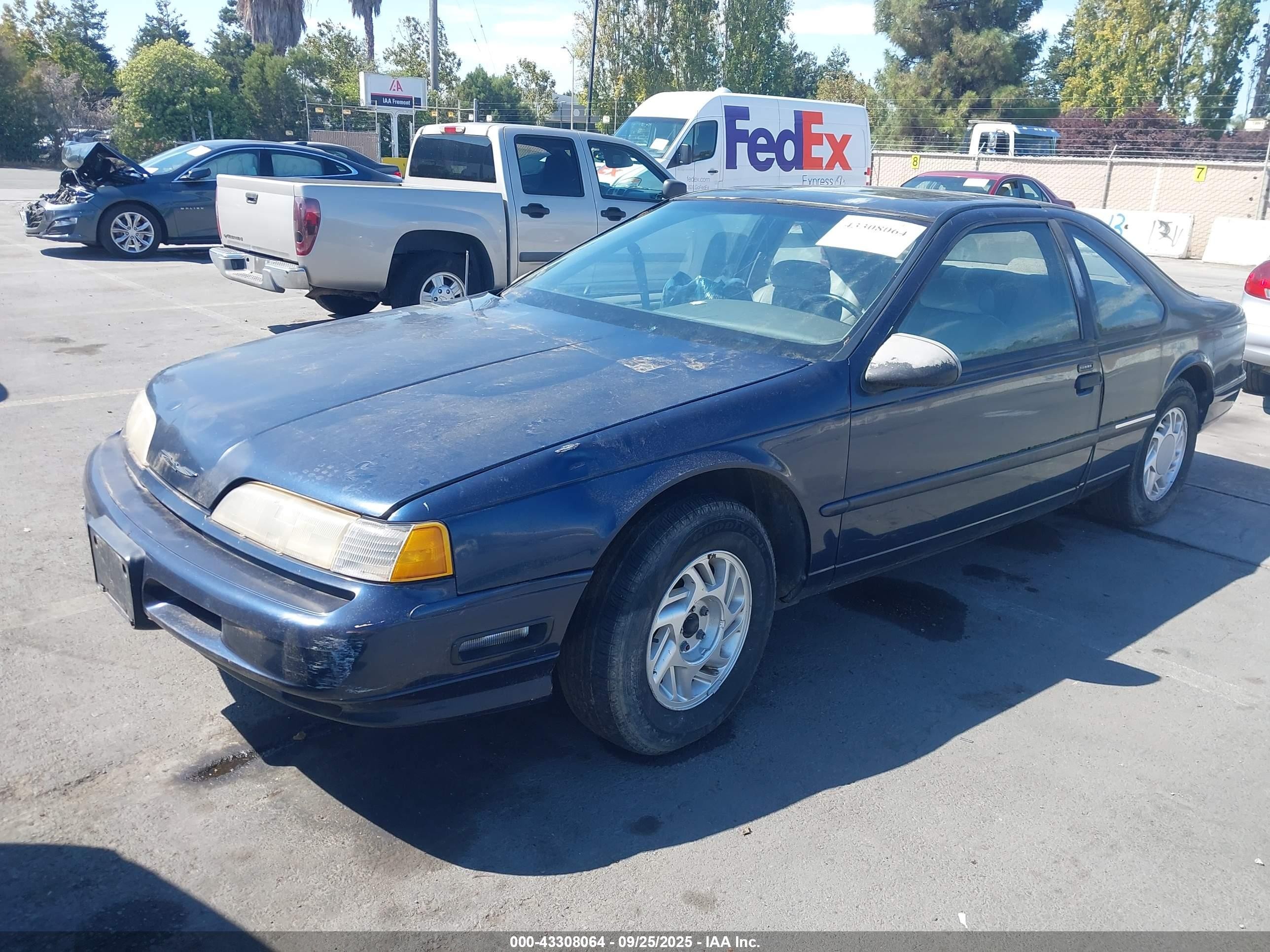 1992 Ford Thunderbird Lx Blue vin: 1FAPP6243NH177766