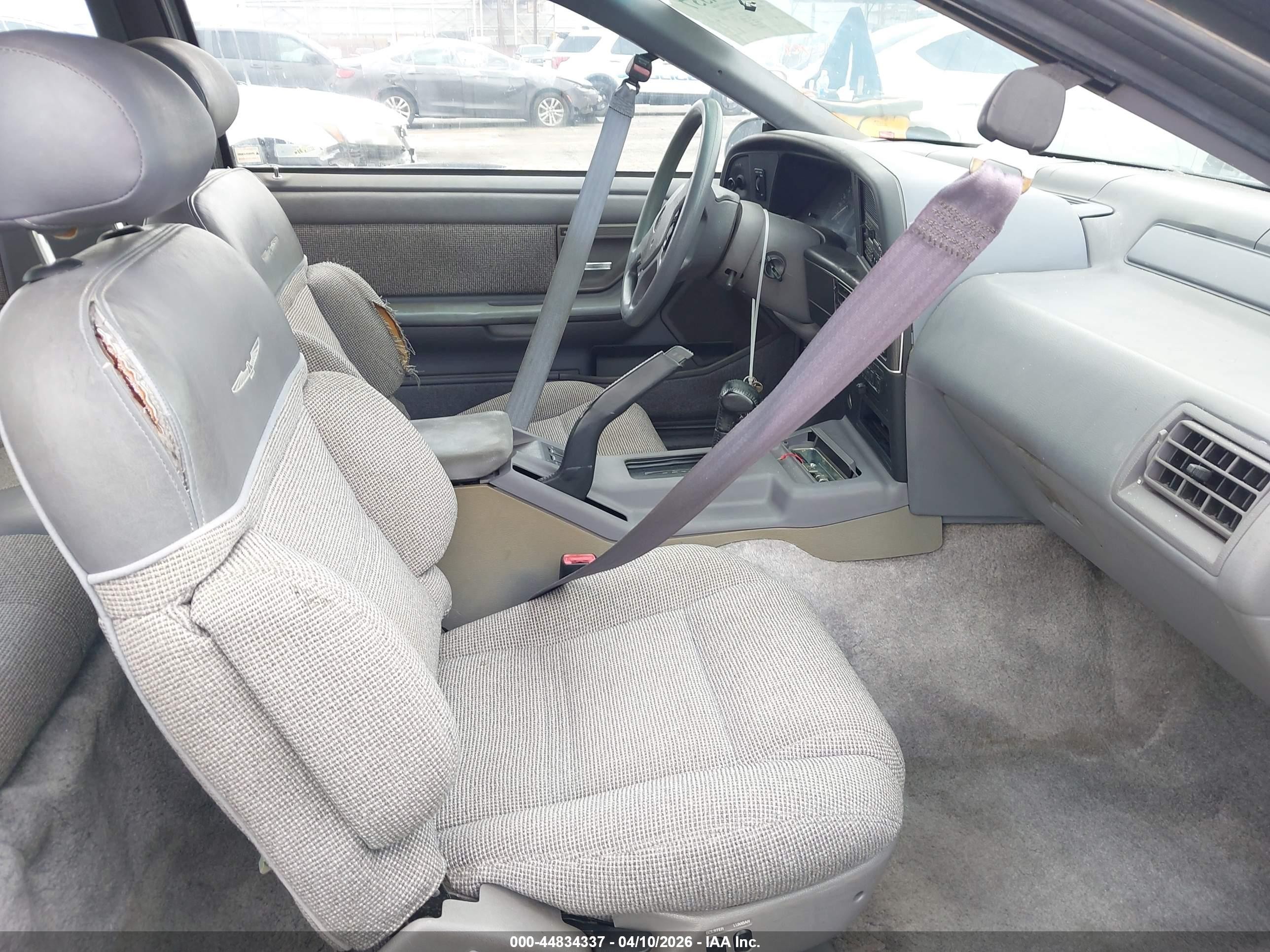 1993 Ford Thunderbird Super Coupe Серебряный vin: 1FAPP64R6PH138035
