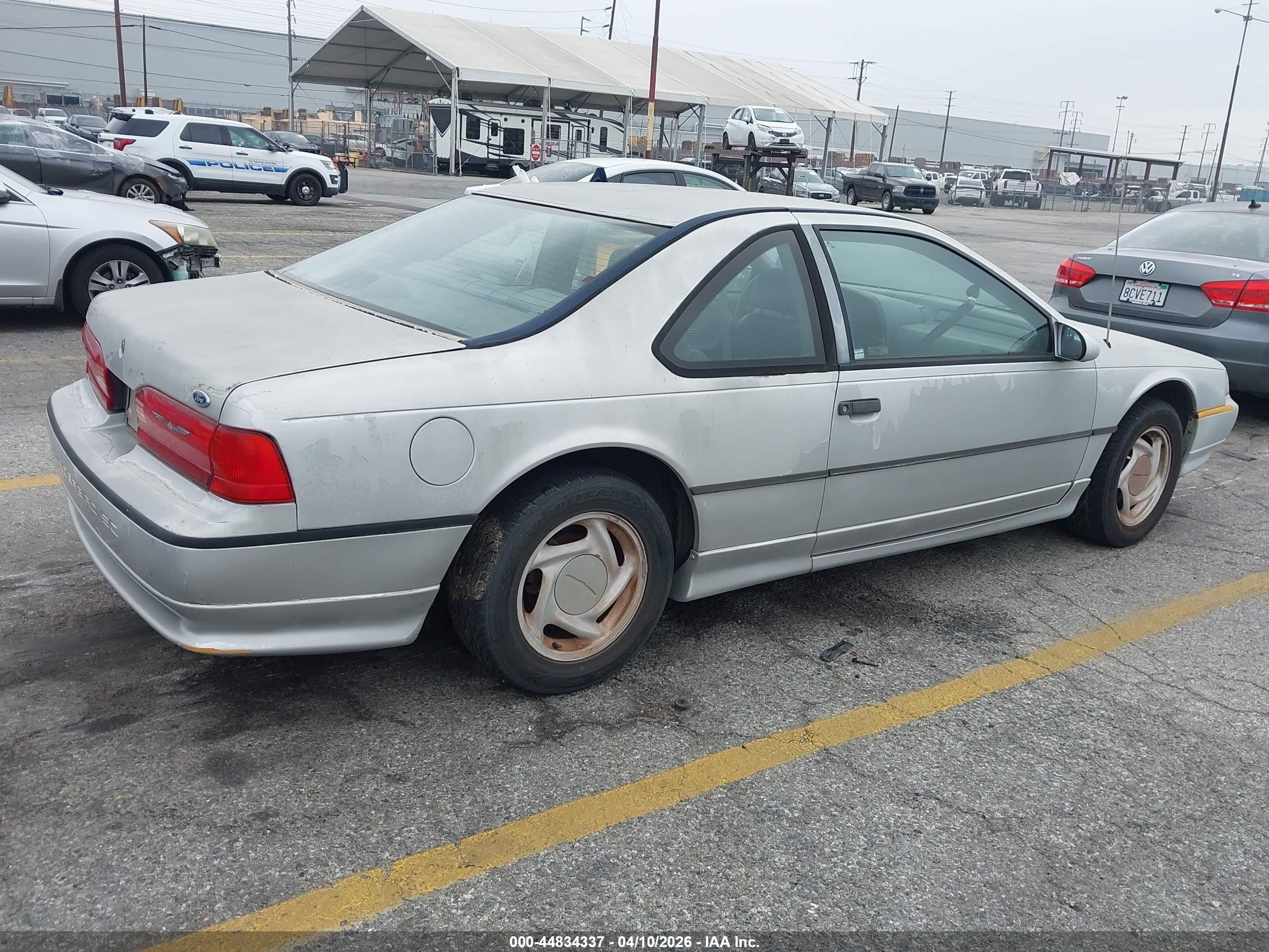 1993 Ford Thunderbird Super Coupe Серебряный vin: 1FAPP64R6PH138035