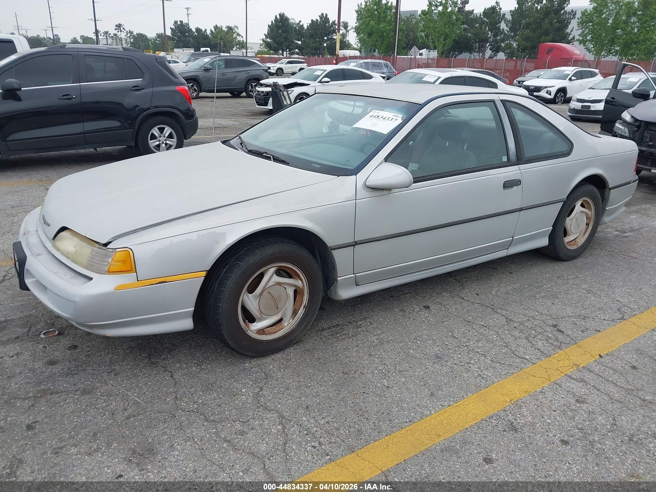 1993 Ford Thunderbird Super Coupe Серебряный vin: 1FAPP64R6PH138035