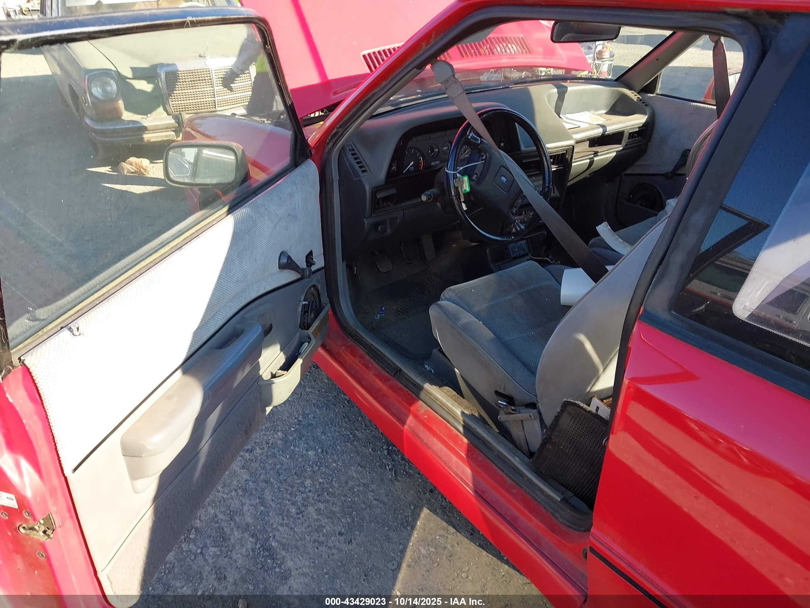 1989 Ford Escort Gt Red vin: 1FAPP93J4KW201117