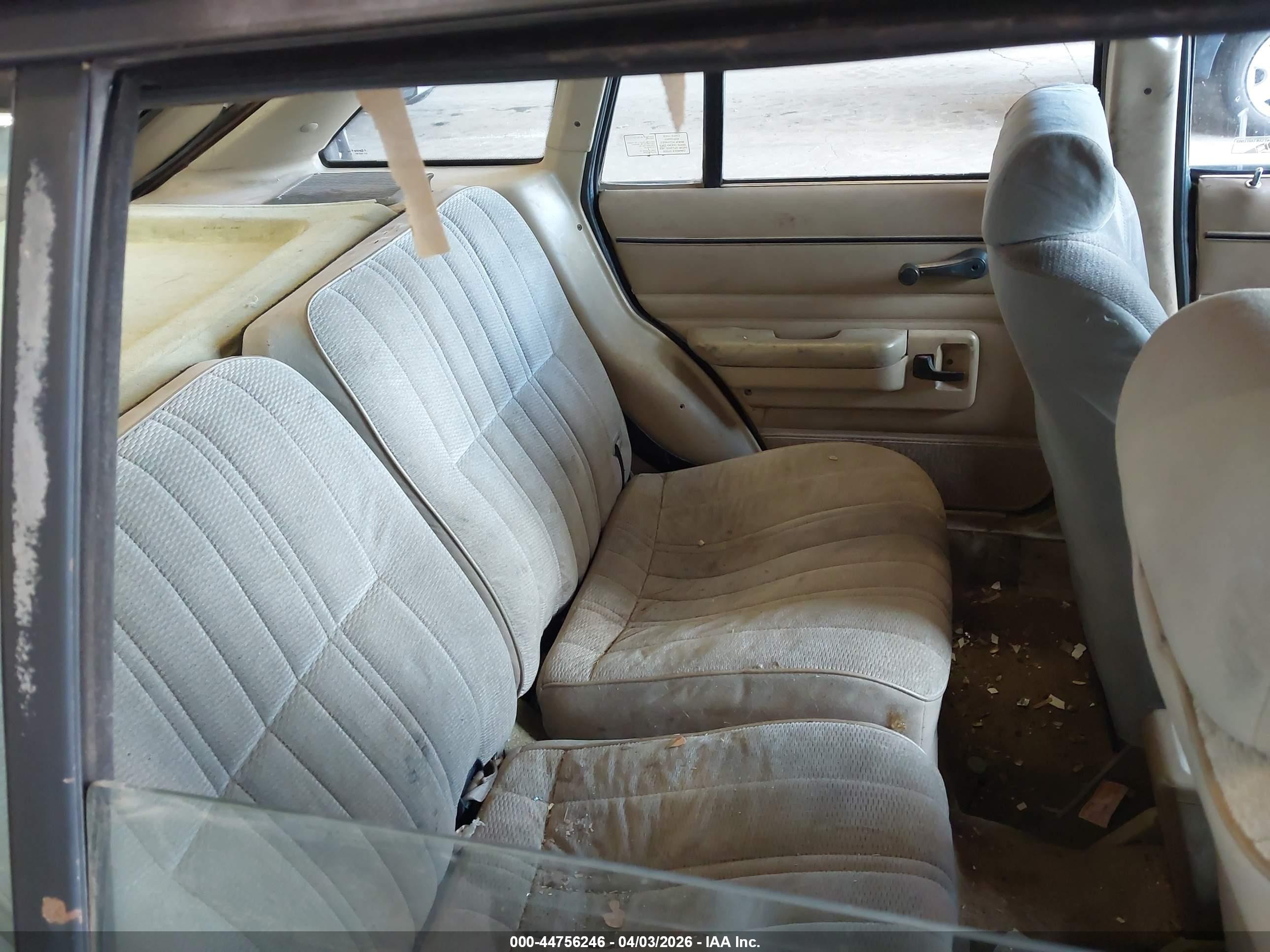 1989 Ford Escort Lx Бежевый vin: 1FAPP9590KW331222