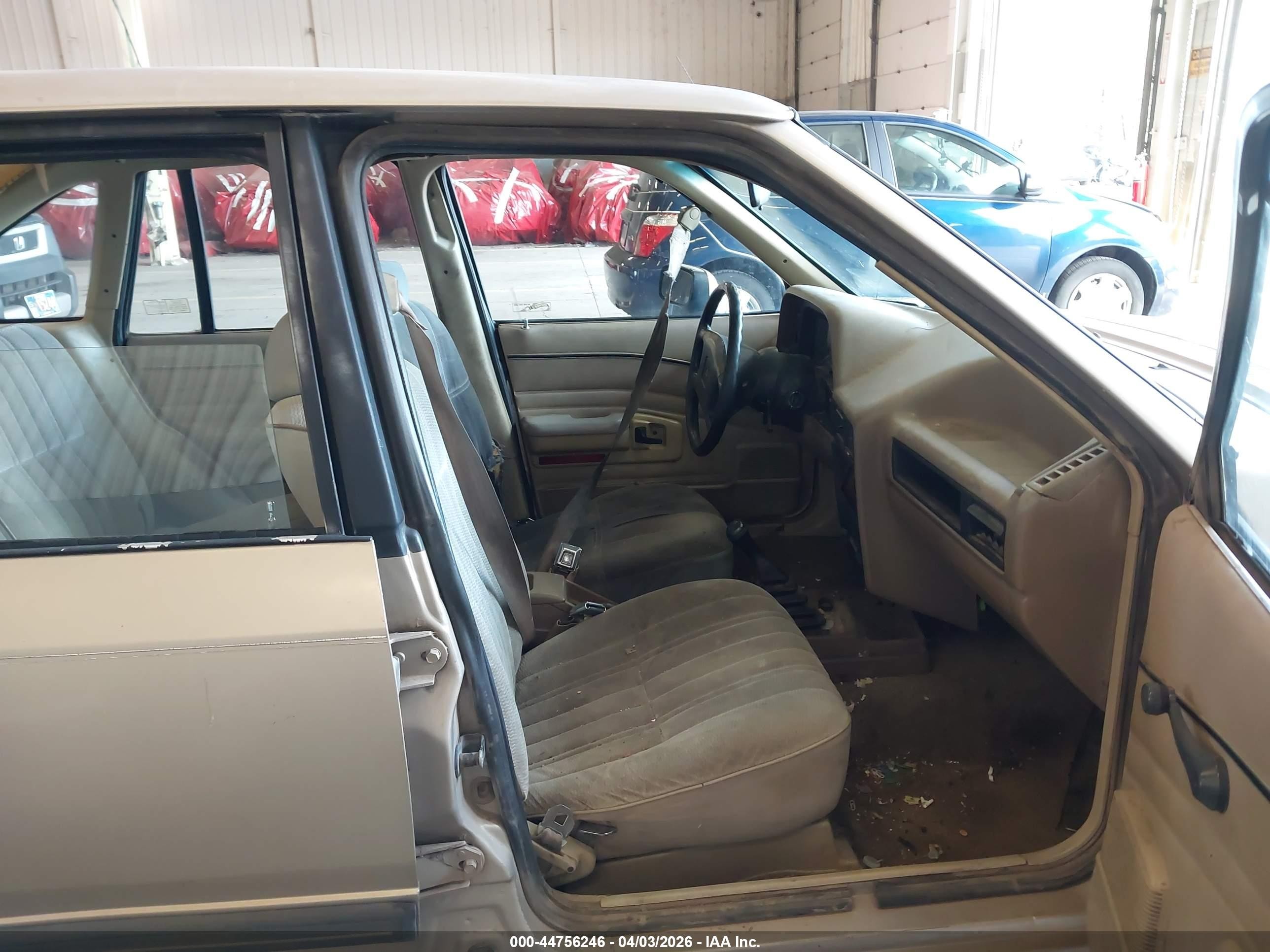 1989 Ford Escort Lx Бежевый vin: 1FAPP9590KW331222