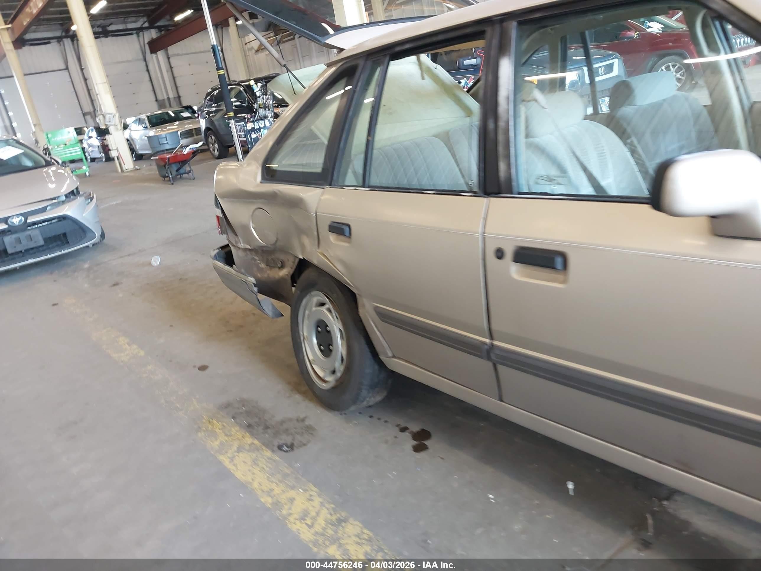1989 Ford Escort Lx Бежевый vin: 1FAPP9590KW331222