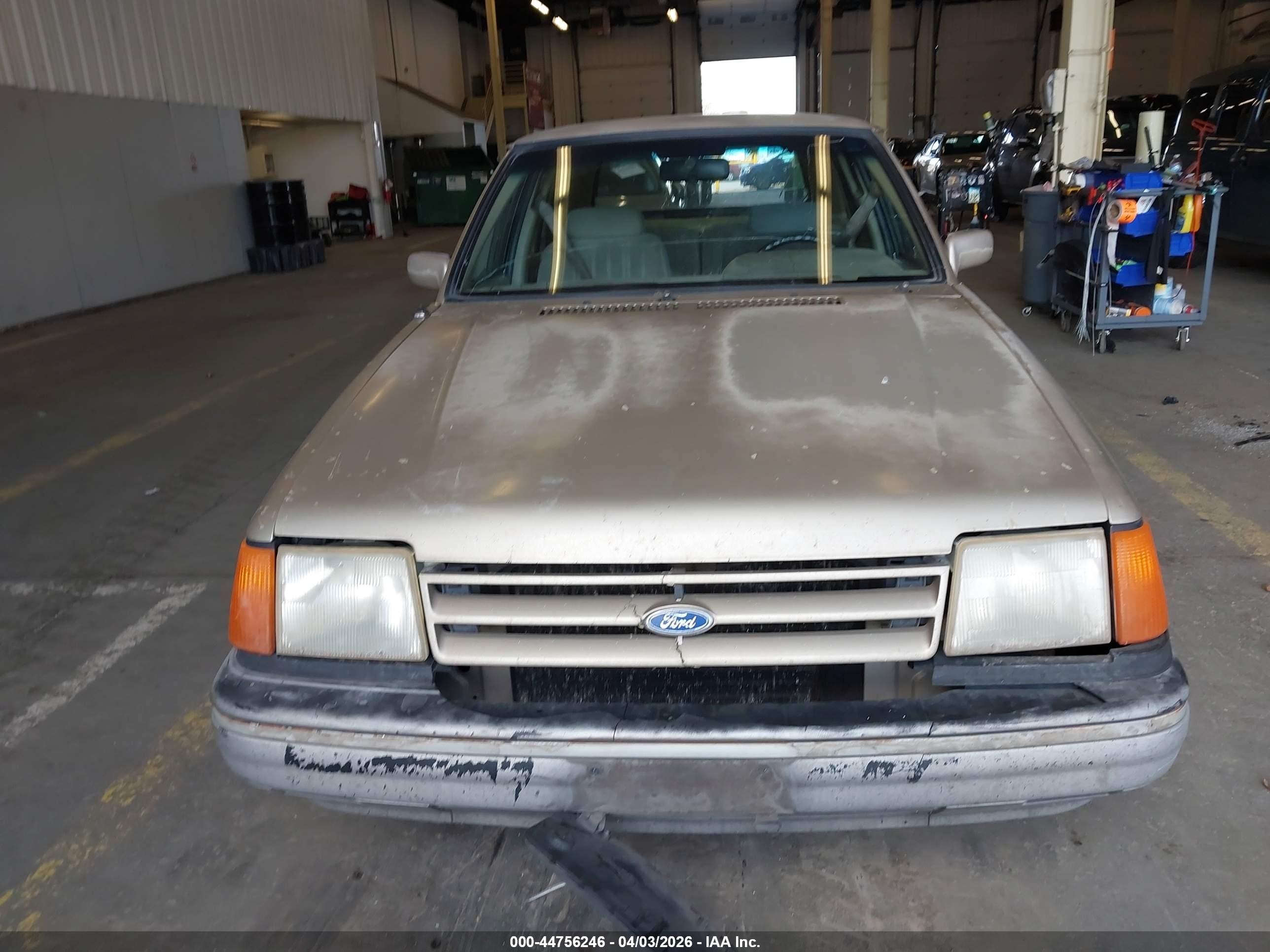 1989 Ford Escort Lx Бежевый vin: 1FAPP9590KW331222