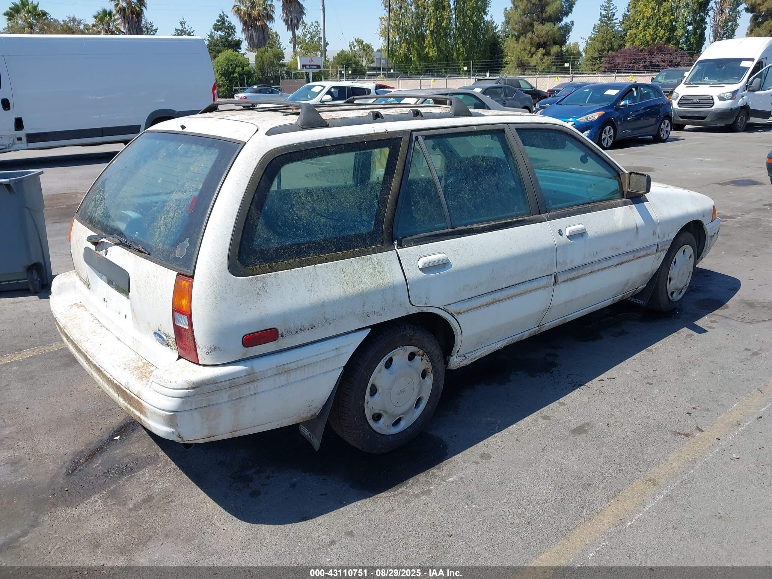 1994 Ford Escort Lx/sport White vin: 1FARP15J3RW195067