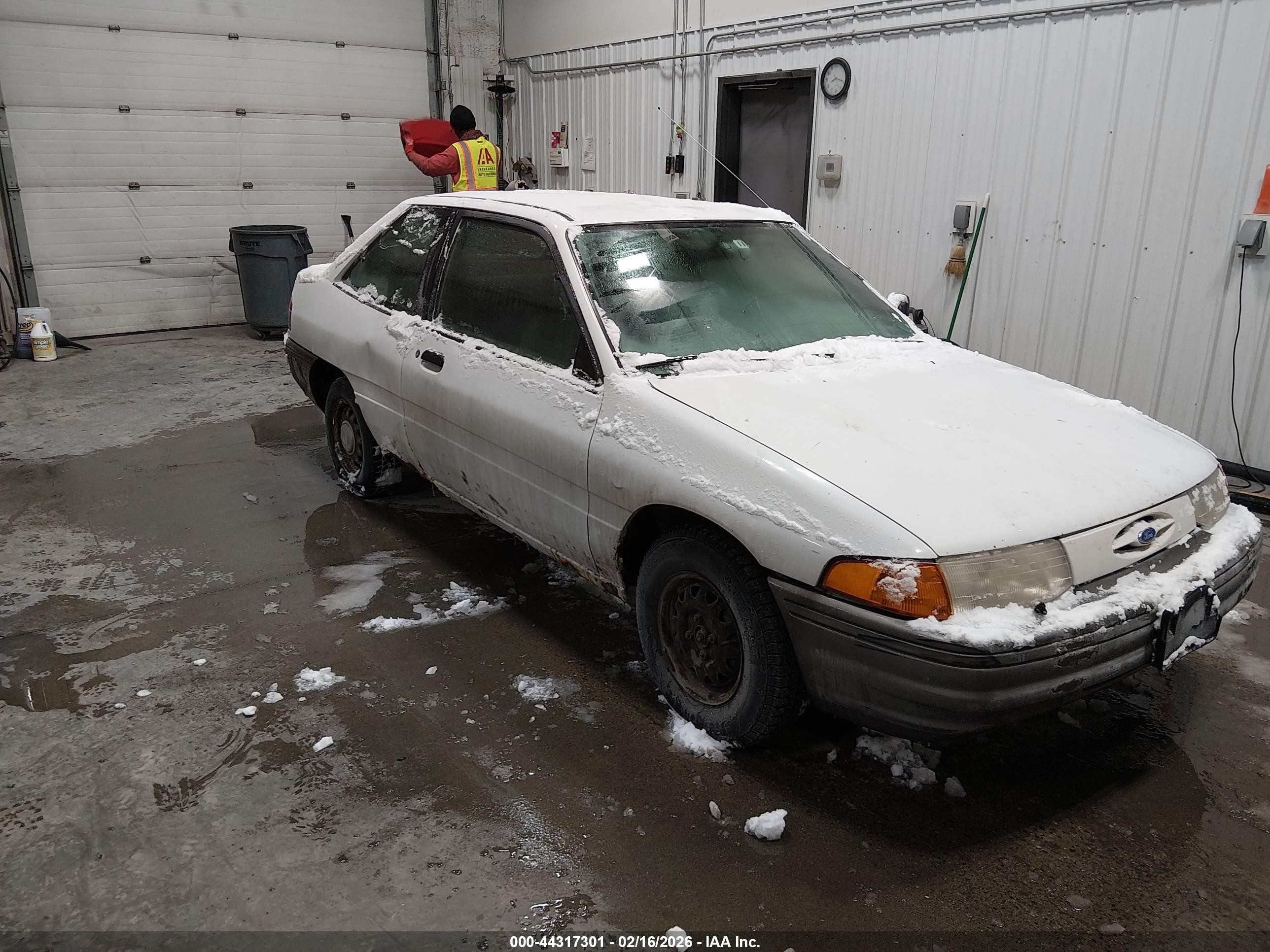1995 Ford Escort   White vin: 1FASP10J0SW326017