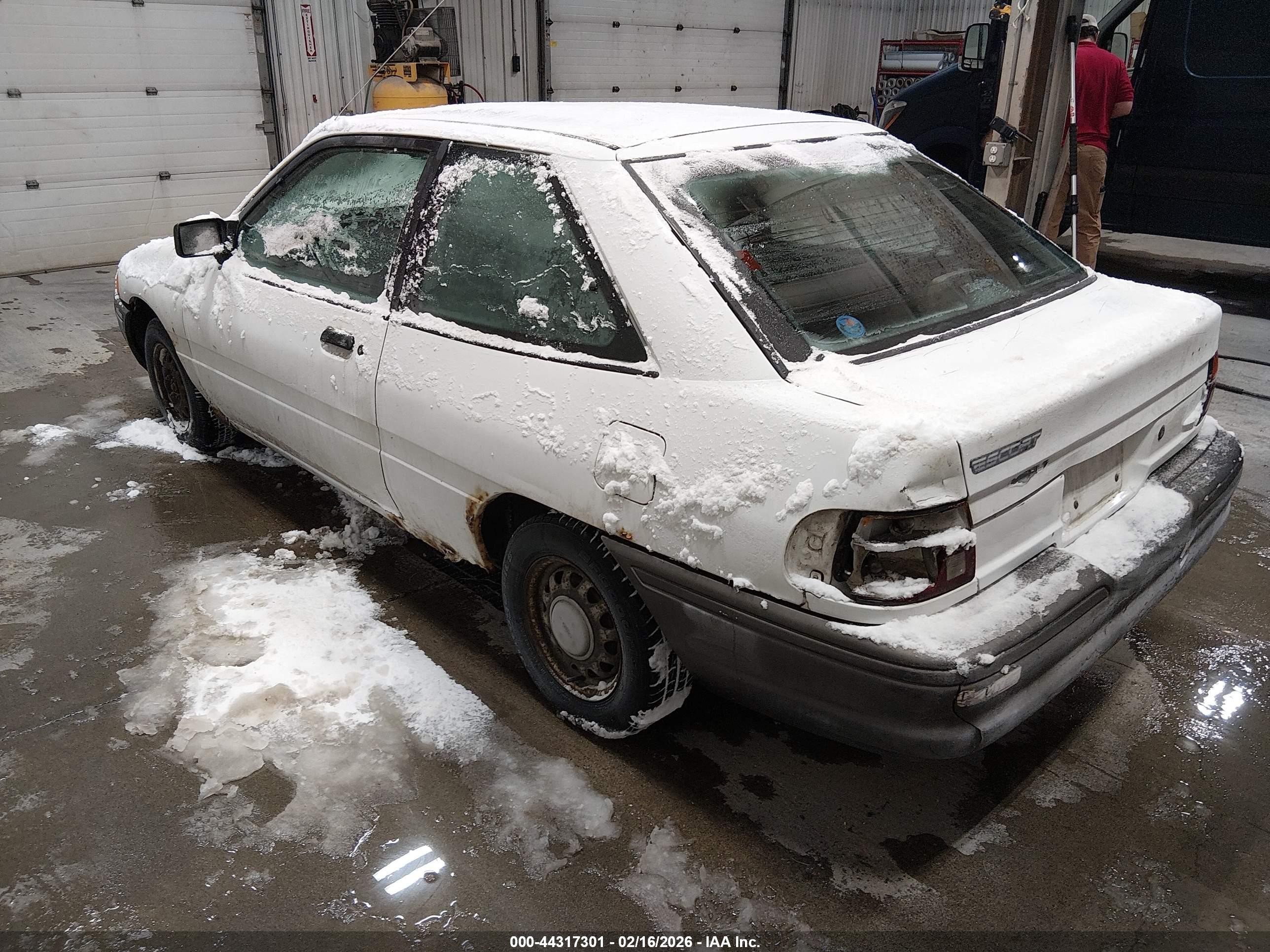 1995 Ford Escort   White vin: 1FASP10J0SW326017