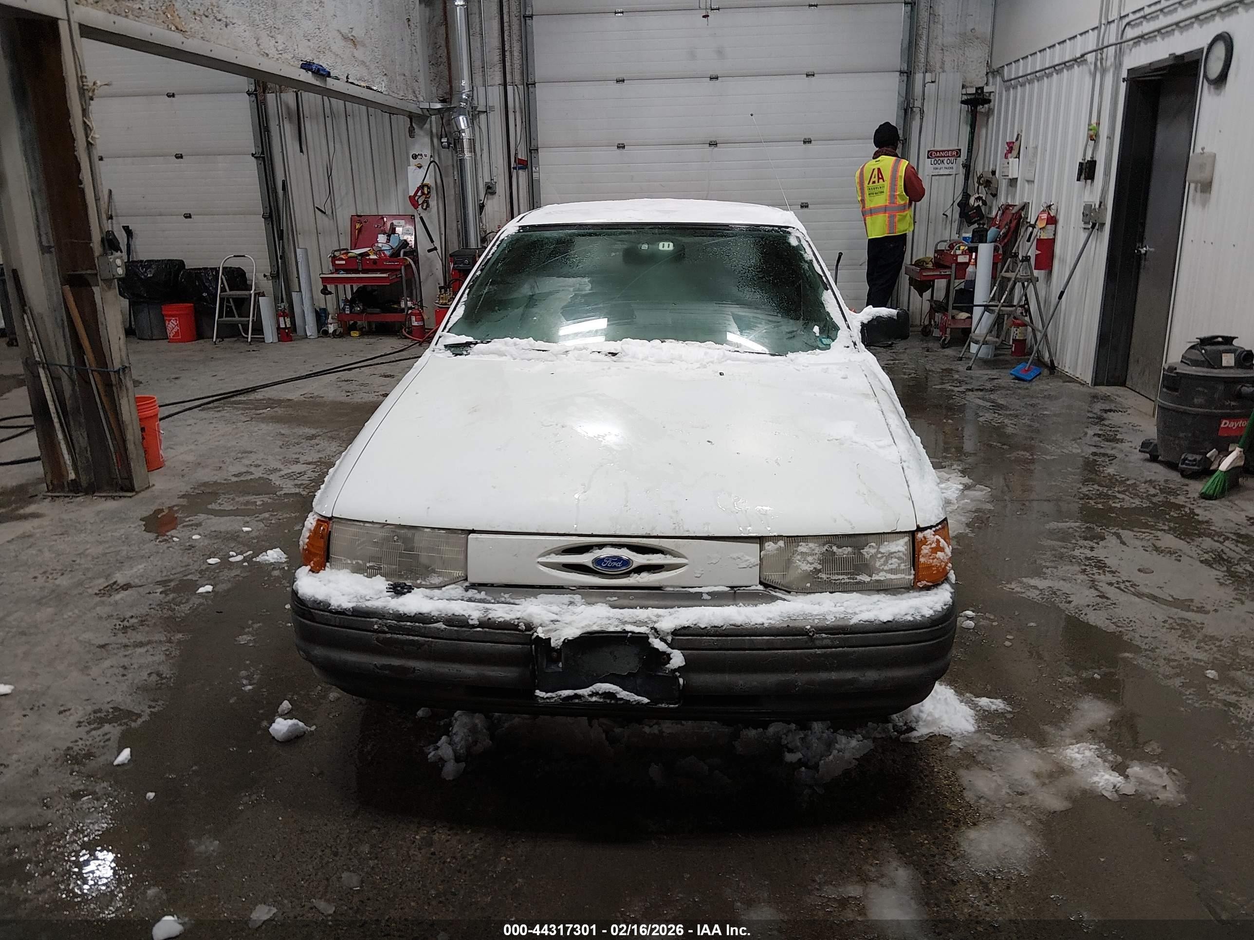1995 Ford Escort   White vin: 1FASP10J0SW326017