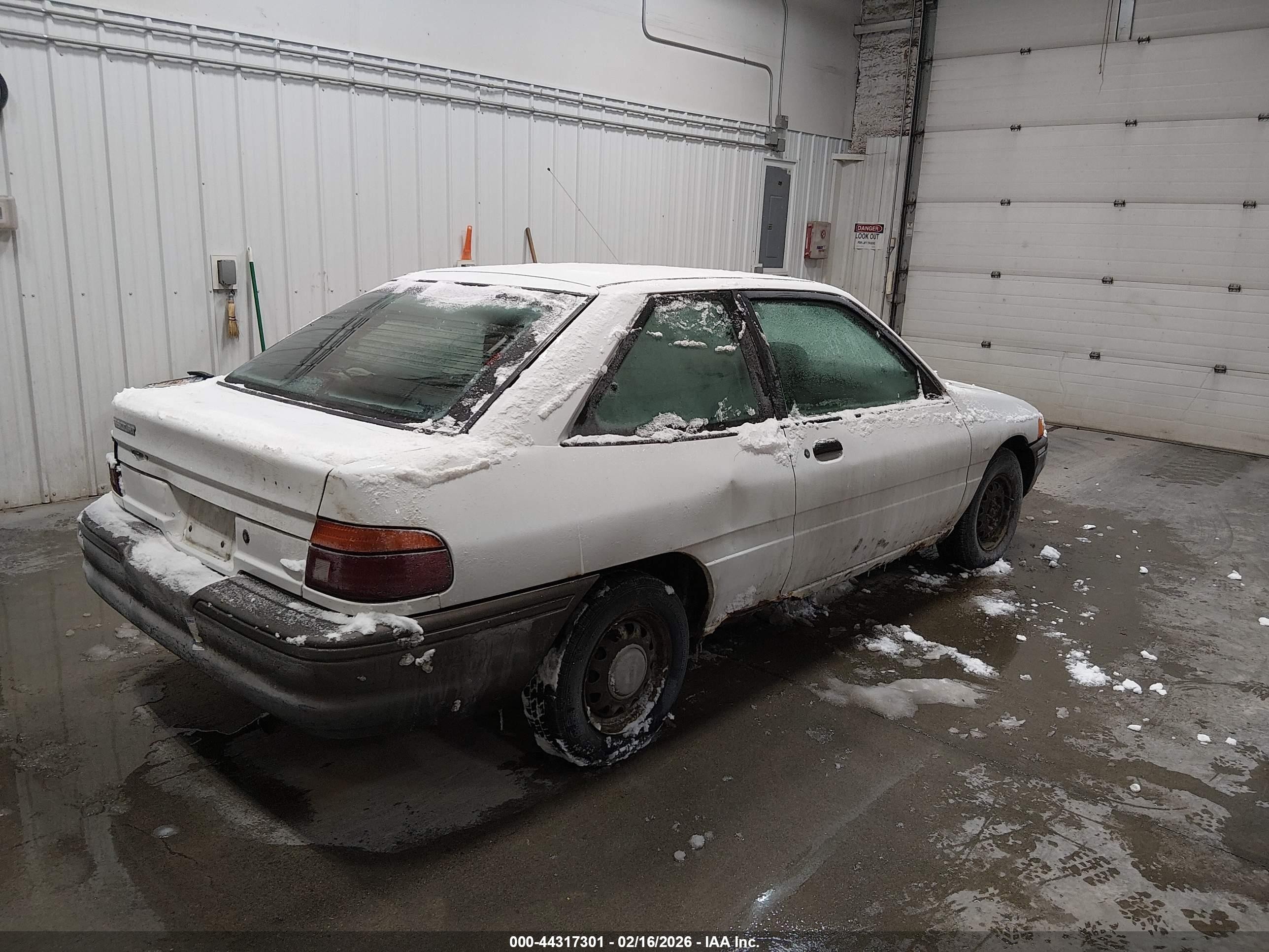 1995 Ford Escort   White vin: 1FASP10J0SW326017